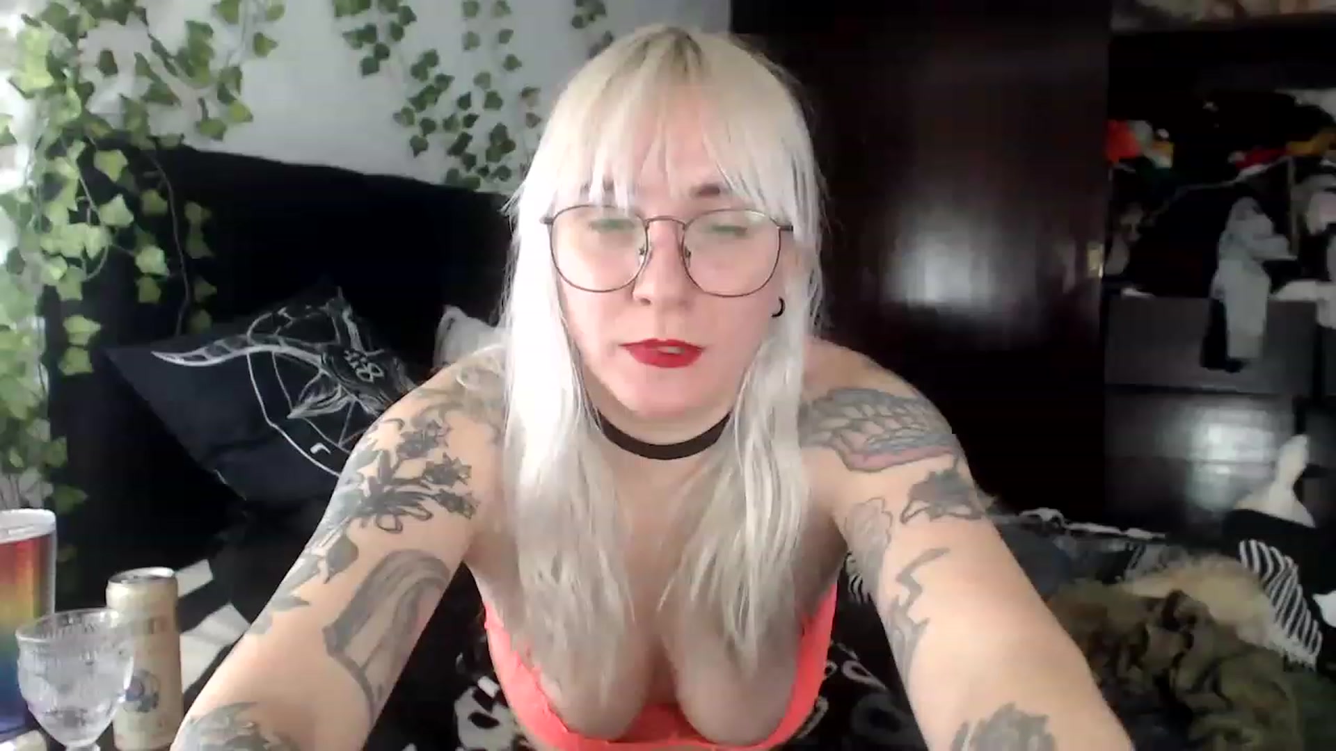 Gallery image thumbnail from AxeHallow's myfreecams stream on, 12/05/2022, 08:17 image 4 of 20