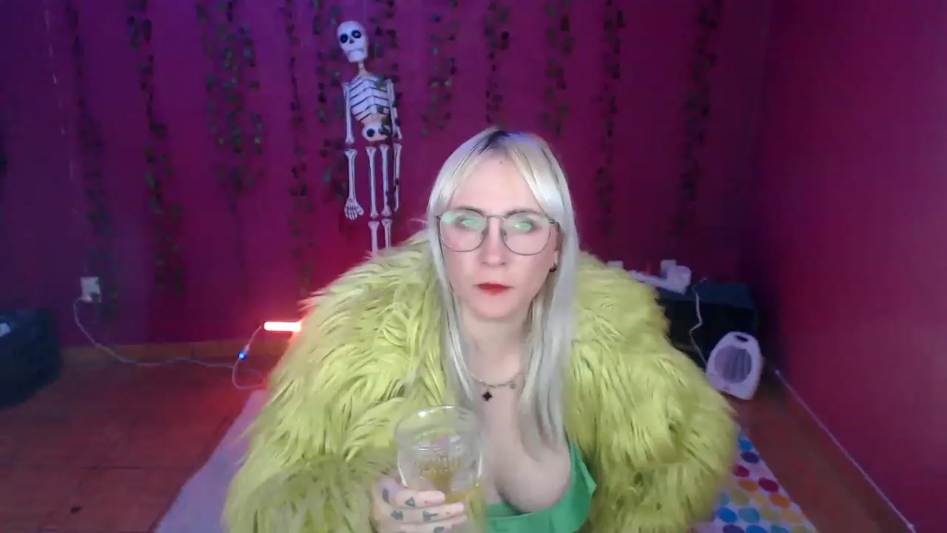 Gallery image thumbnail from AxeHallow's myfreecams stream on, 12/15/2022, 02:28 image 19 of 20