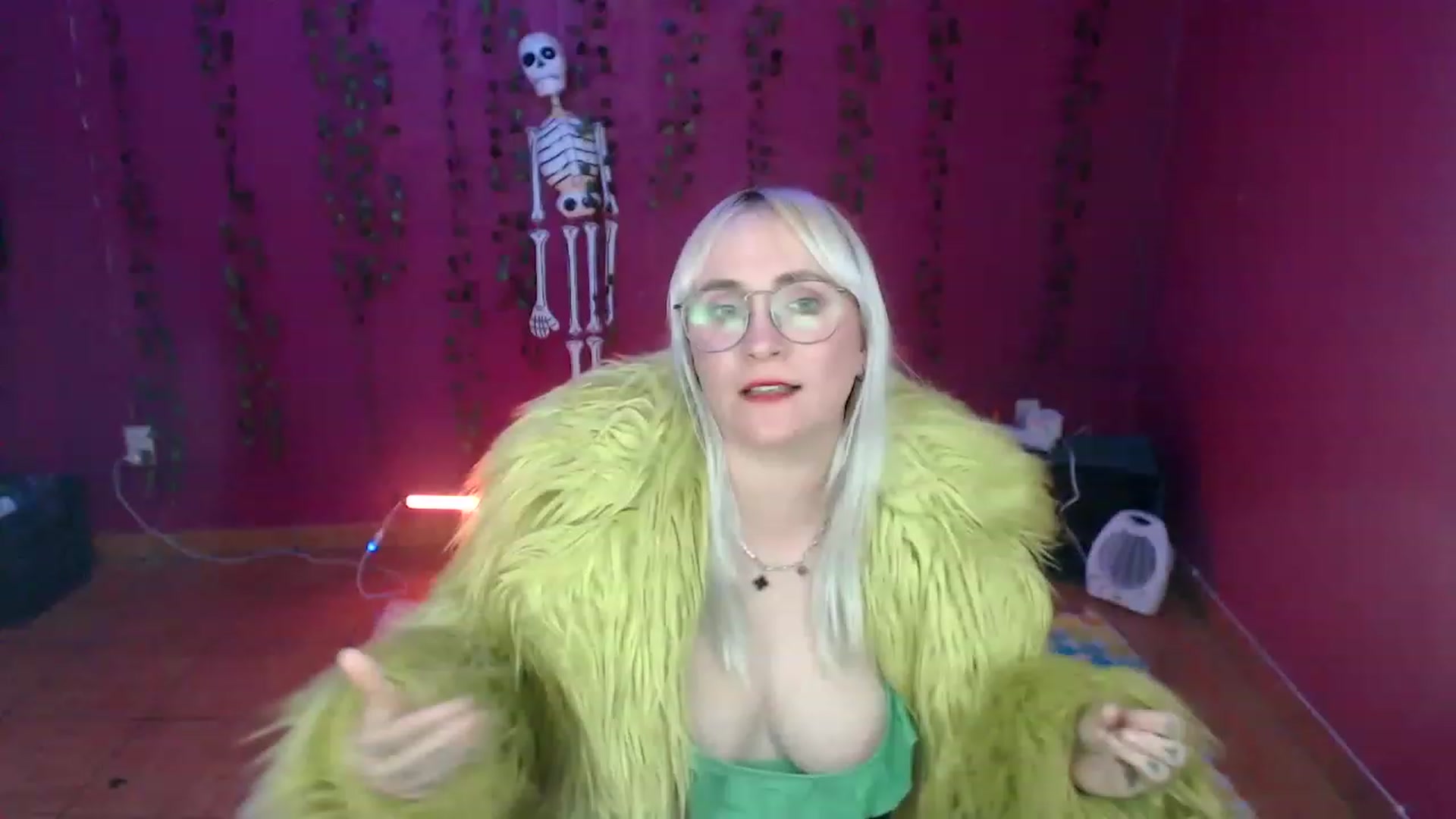 Gallery image thumbnail from AxeHallow's myfreecams stream on, 12/15/2022, 02:28 image 18 of 20