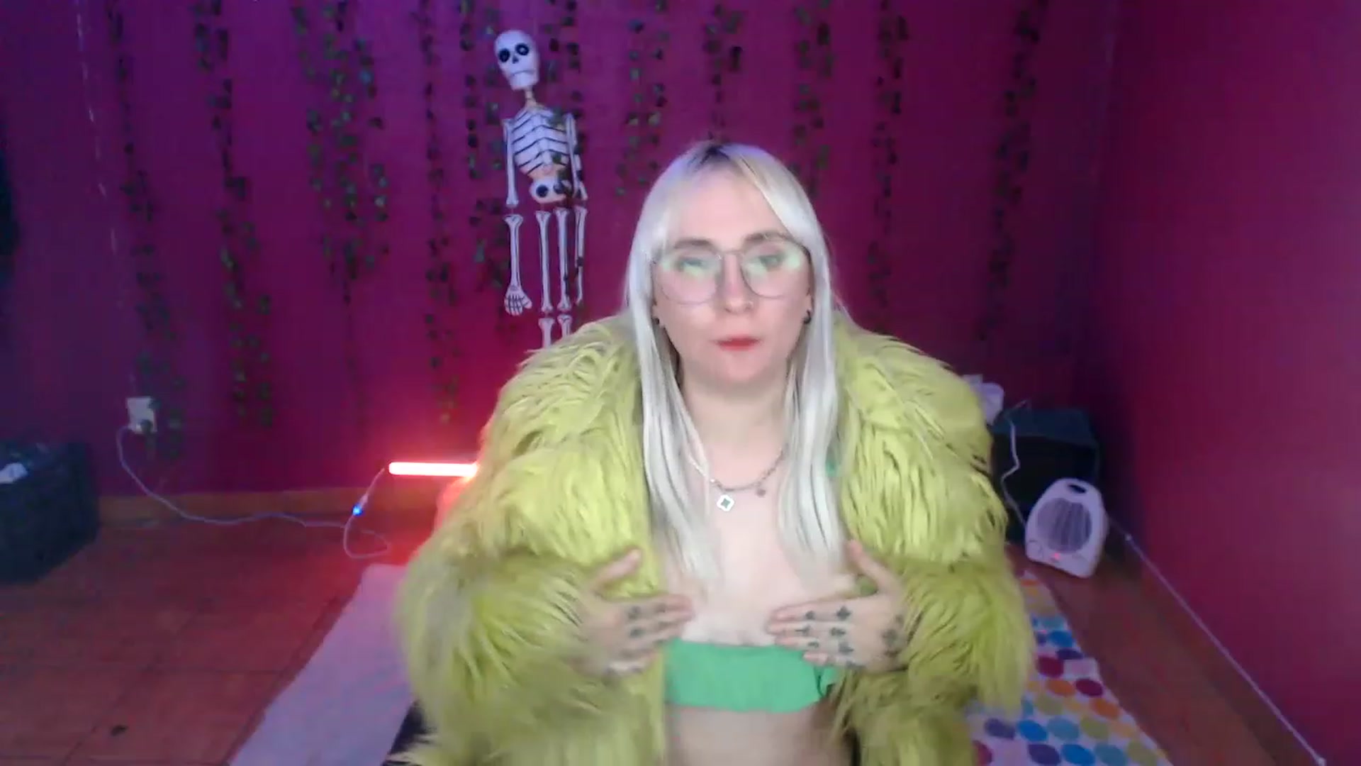 Gallery image thumbnail from AxeHallow's myfreecams stream on, 12/15/2022, 04:40 image 4 of 20