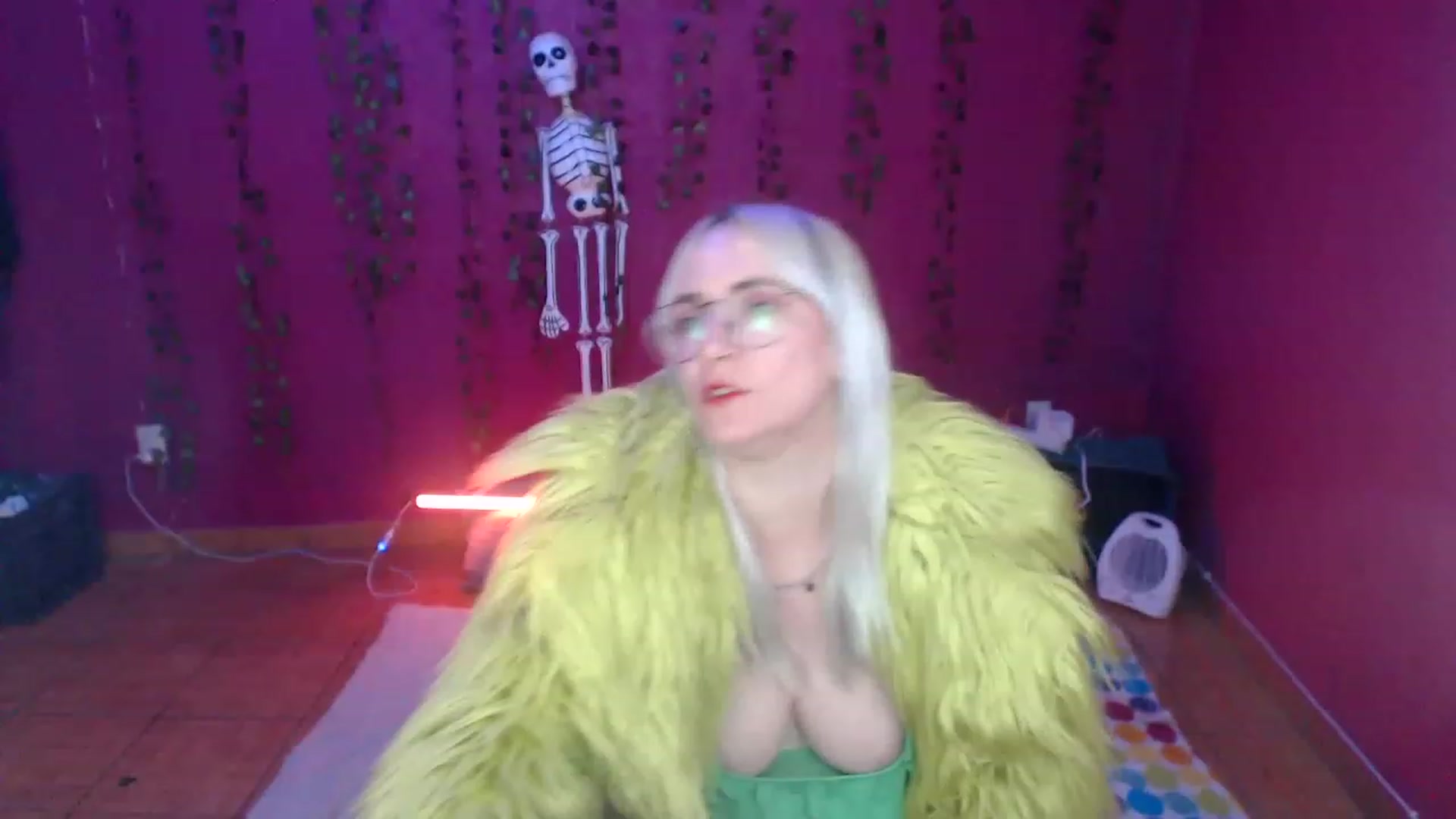 Gallery image thumbnail from AxeHallow's myfreecams stream on, 12/15/2022, 04:40 image 8 of 20