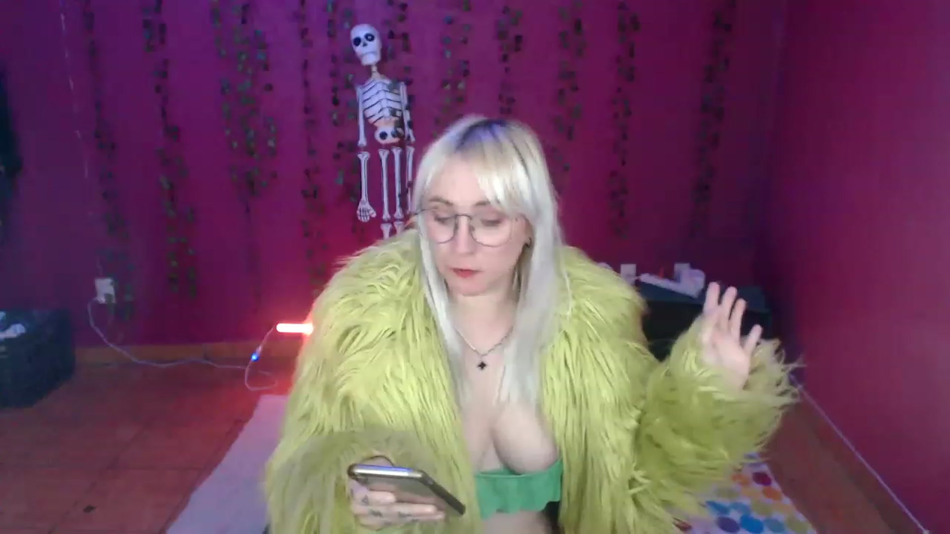 Gallery image thumbnail from AxeHallow's myfreecams stream on, 12/15/2022, 04:40 image 15 of 20