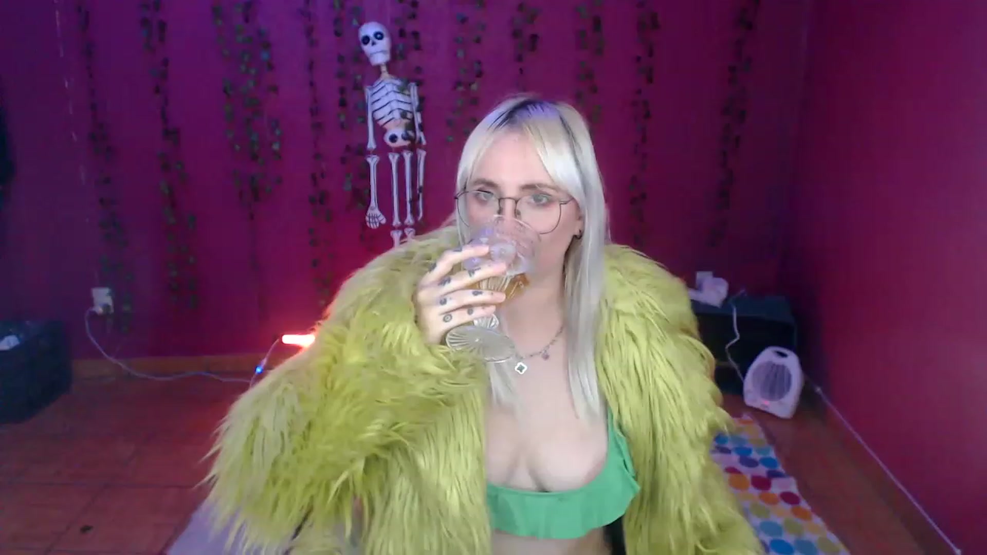 Gallery image thumbnail from AxeHallow's myfreecams stream on, 12/15/2022, 04:40 image 5 of 20
