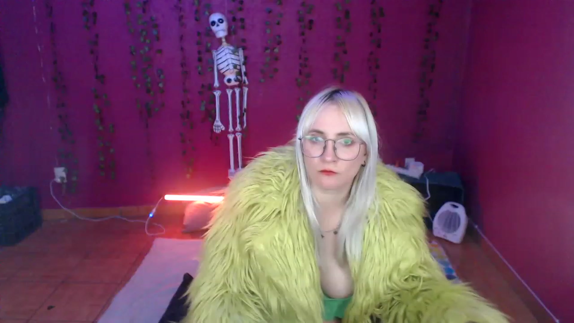 Gallery image thumbnail from AxeHallow's myfreecams stream on, 12/15/2022, 04:40 image 12 of 20
