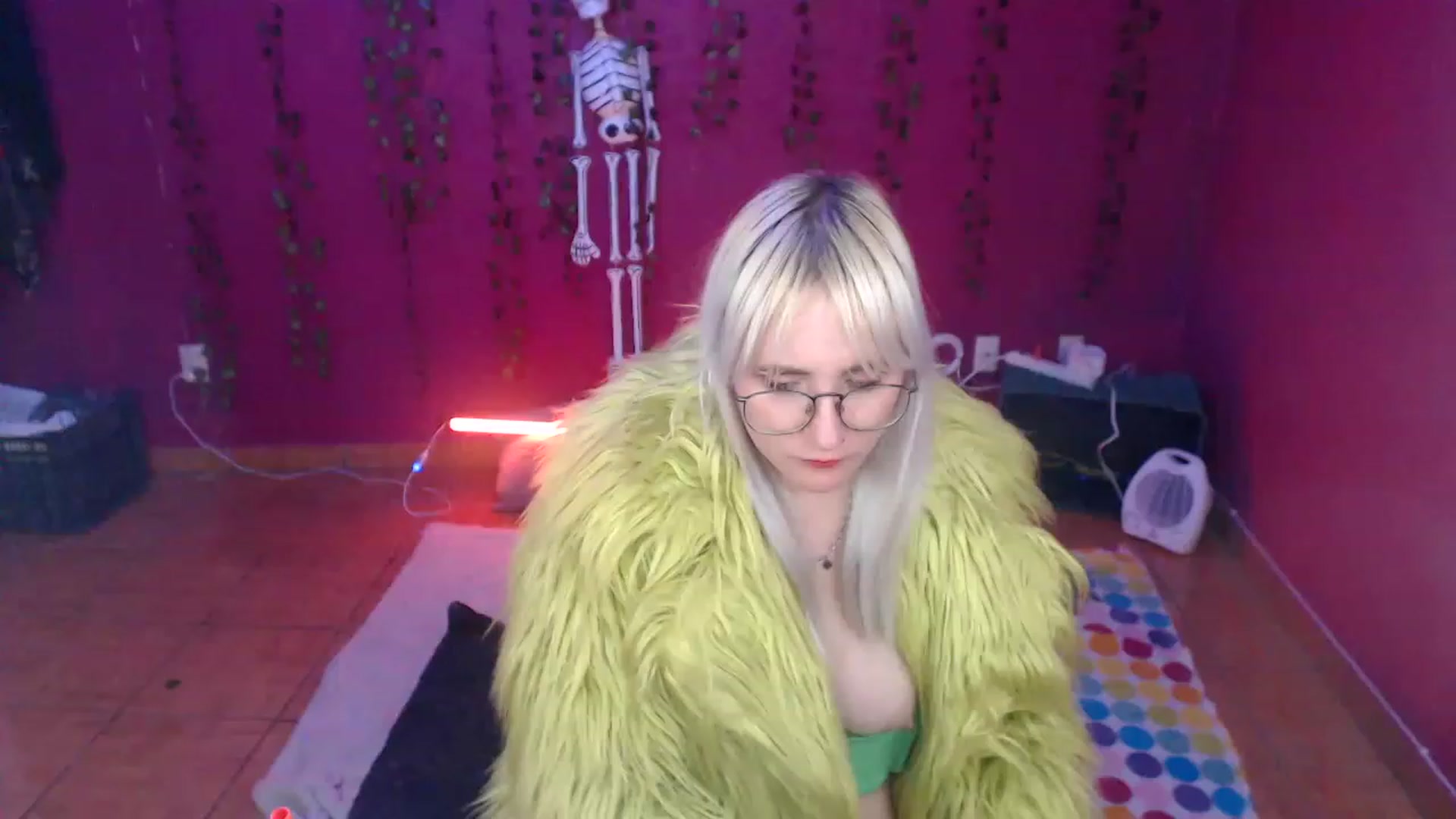 Gallery image thumbnail from AxeHallow's myfreecams stream on, 12/15/2022, 04:57 image 17 of 20