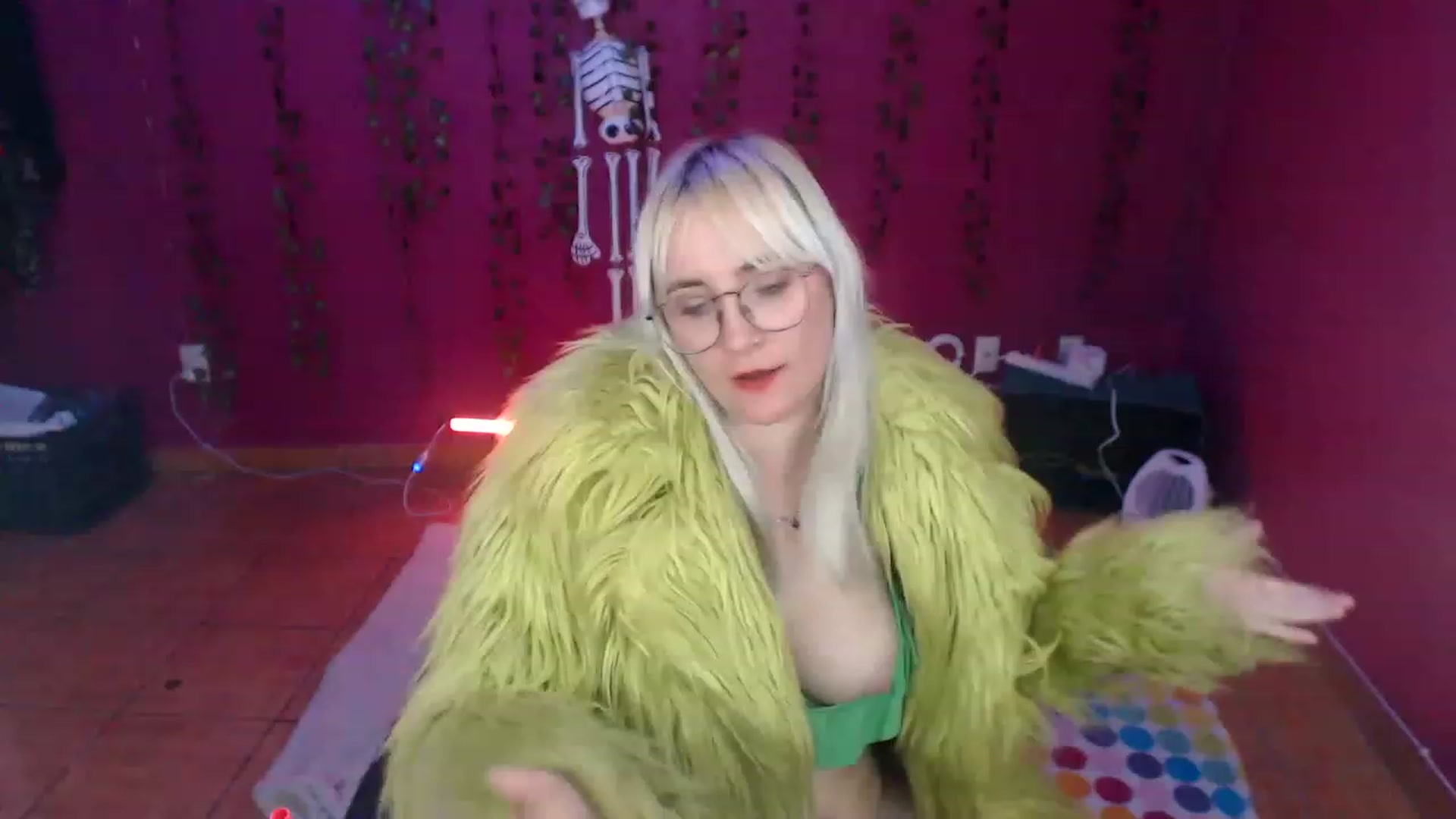 Gallery image thumbnail from AxeHallow's myfreecams stream on, 12/15/2022, 04:57 image 15 of 20