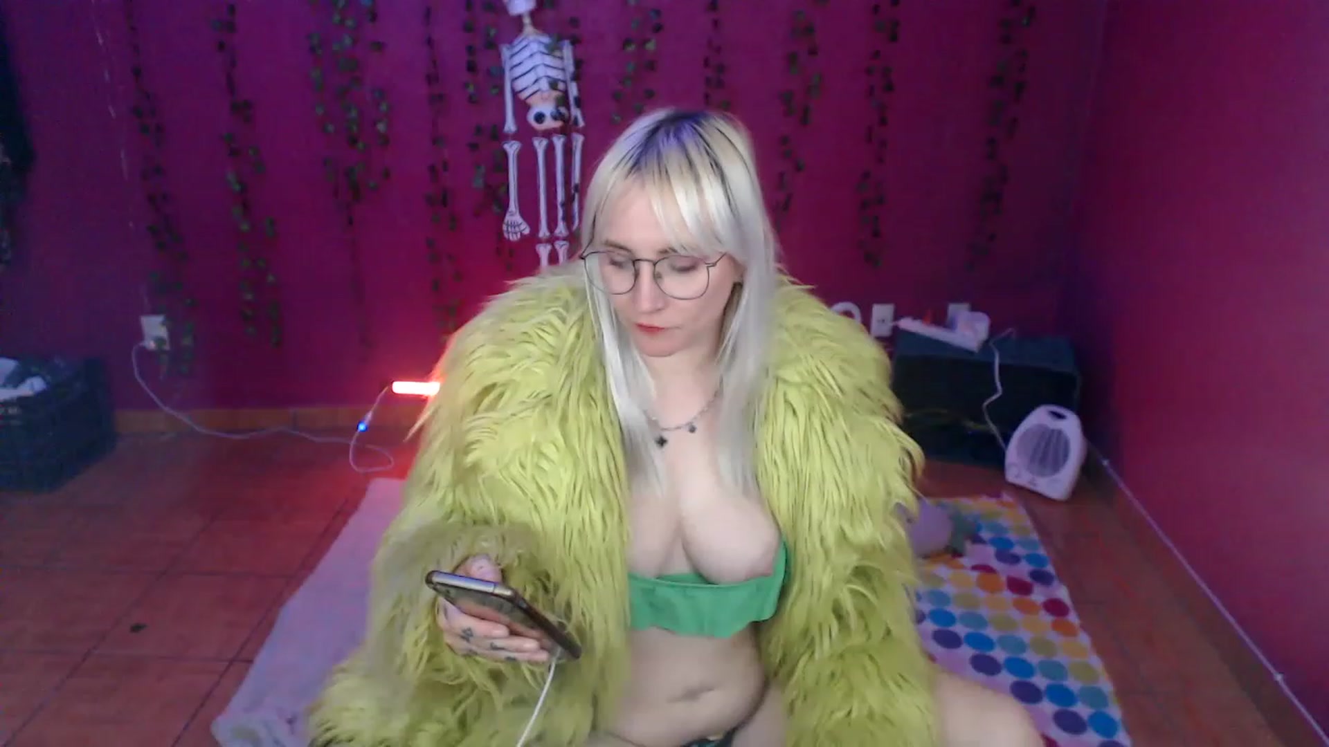 Gallery image thumbnail from AxeHallow's myfreecams stream on, 12/15/2022, 04:57 image 5 of 20