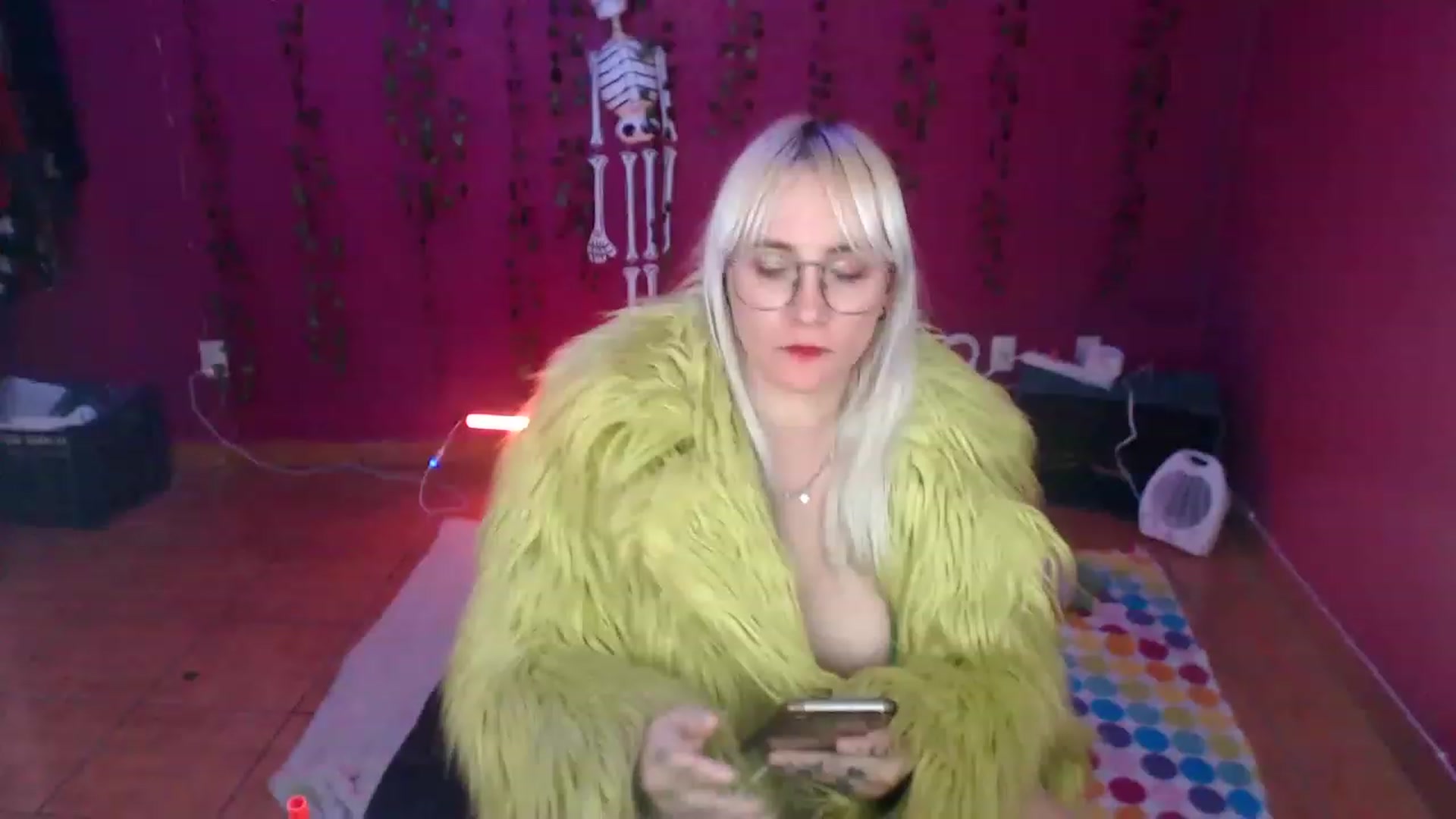 Gallery image thumbnail from AxeHallow's myfreecams stream on, 12/15/2022, 04:57 image 12 of 20