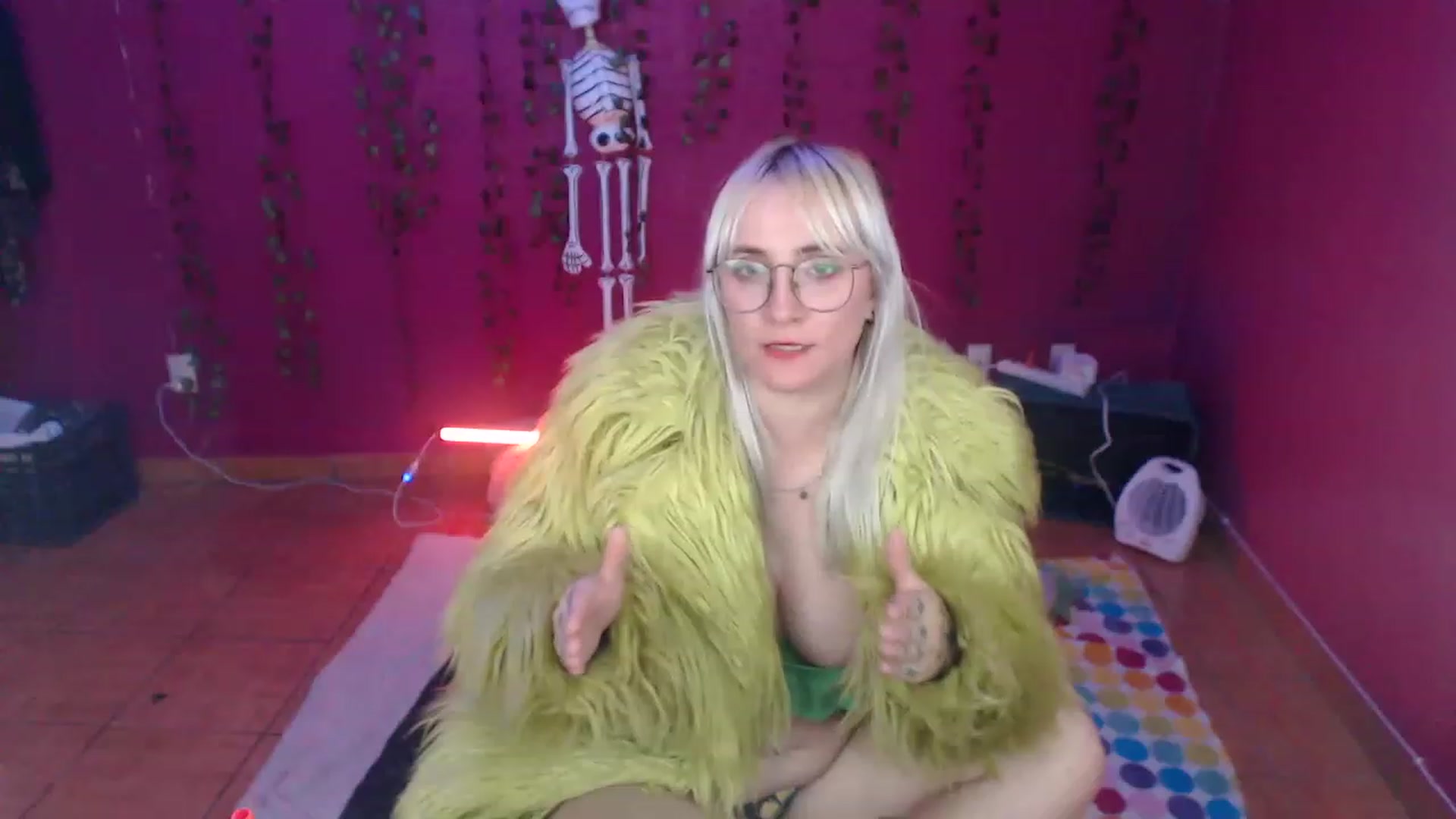 Gallery image thumbnail from AxeHallow's myfreecams stream on, 12/15/2022, 05:49 image 13 of 20