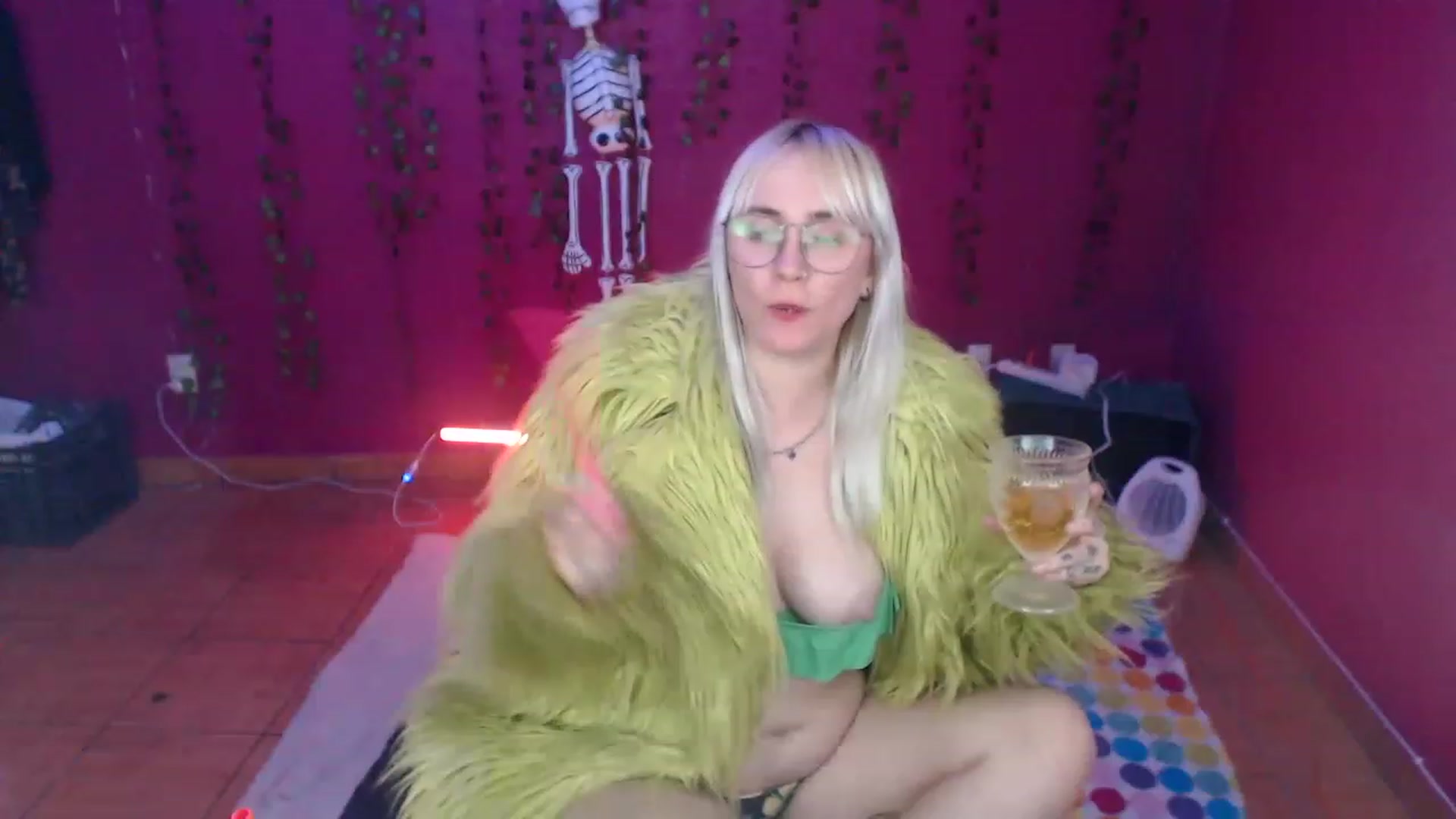 Gallery image thumbnail from AxeHallow's myfreecams stream on, 12/15/2022, 05:49 image 14 of 20