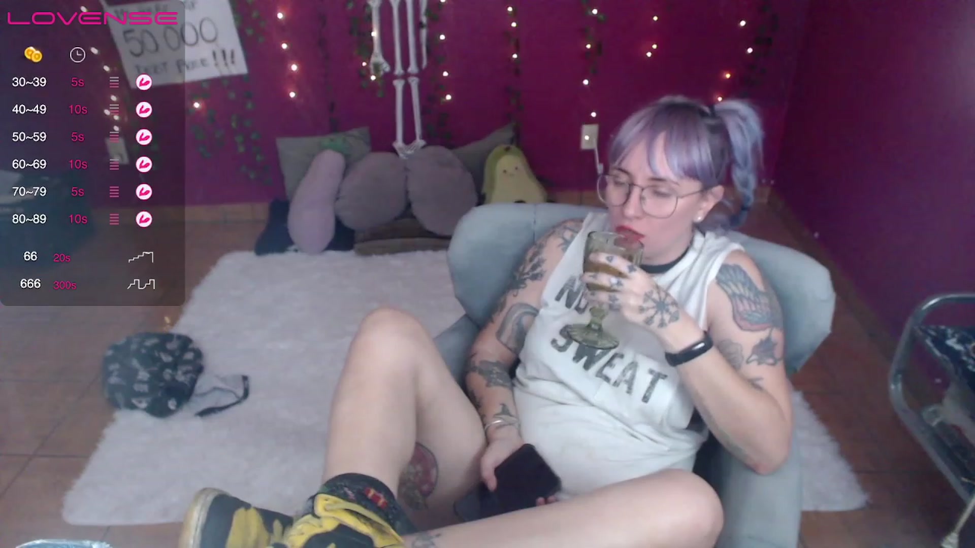 Gallery image thumbnail from AxeHallow's myfreecams stream on, 02/13/2023, 07:14 image 12 of 20
