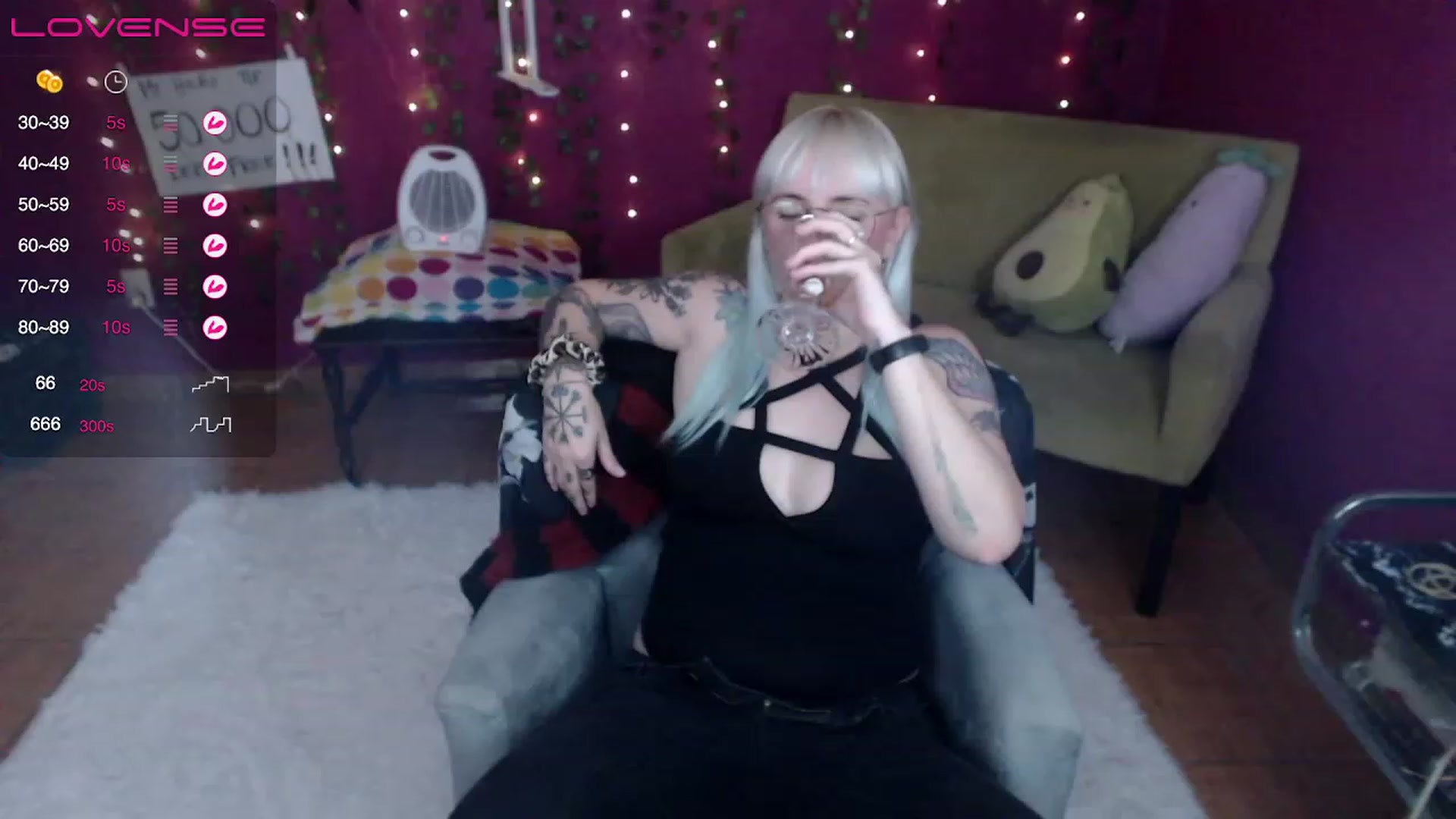 Gallery image thumbnail from AxeHallow's myfreecams stream on, 02/21/2023, 03:23 image 7 of 20