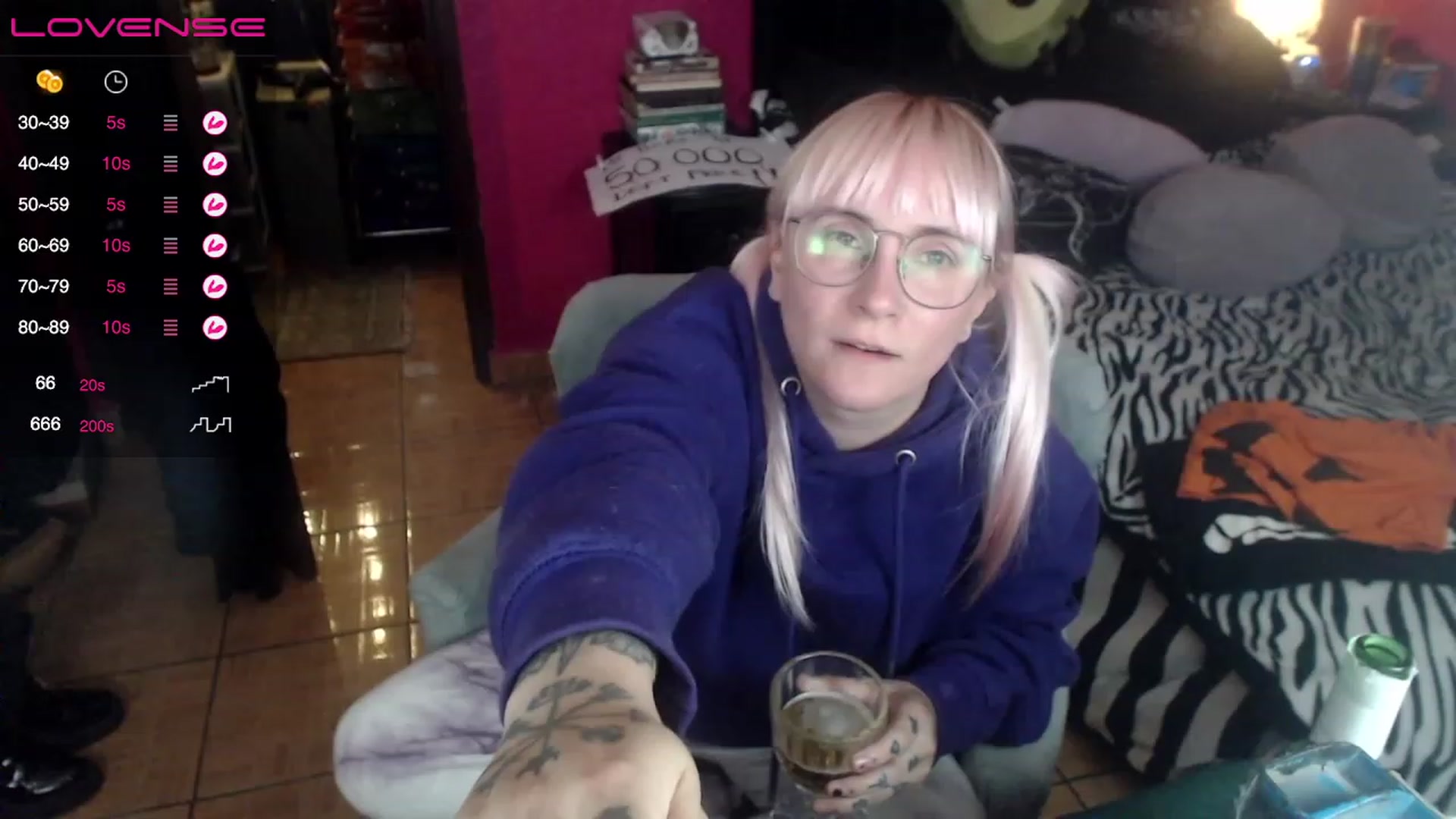 Gallery image thumbnail from AxeHallow's myfreecams stream on, 04/13/2023, 05:35 image 2 of 20