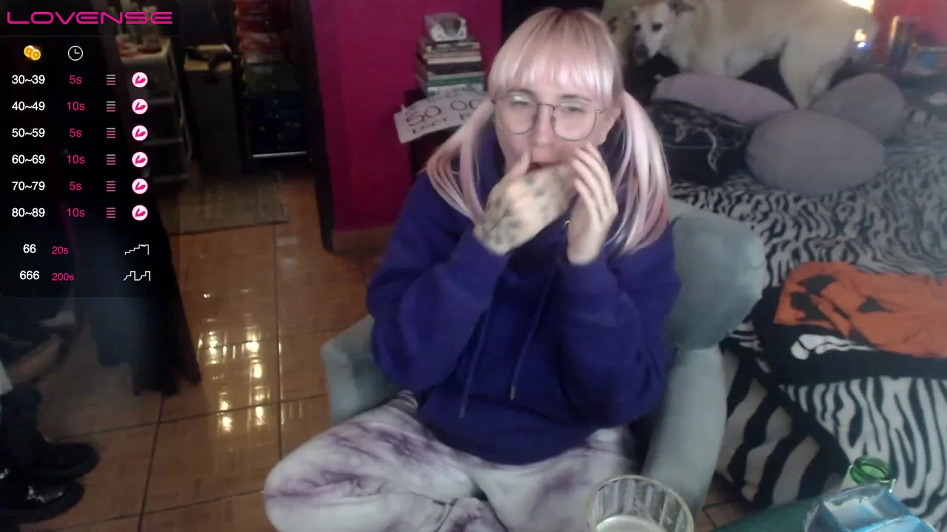 Gallery image thumbnail from AxeHallow's myfreecams stream on, 04/13/2023, 05:35 image 14 of 20