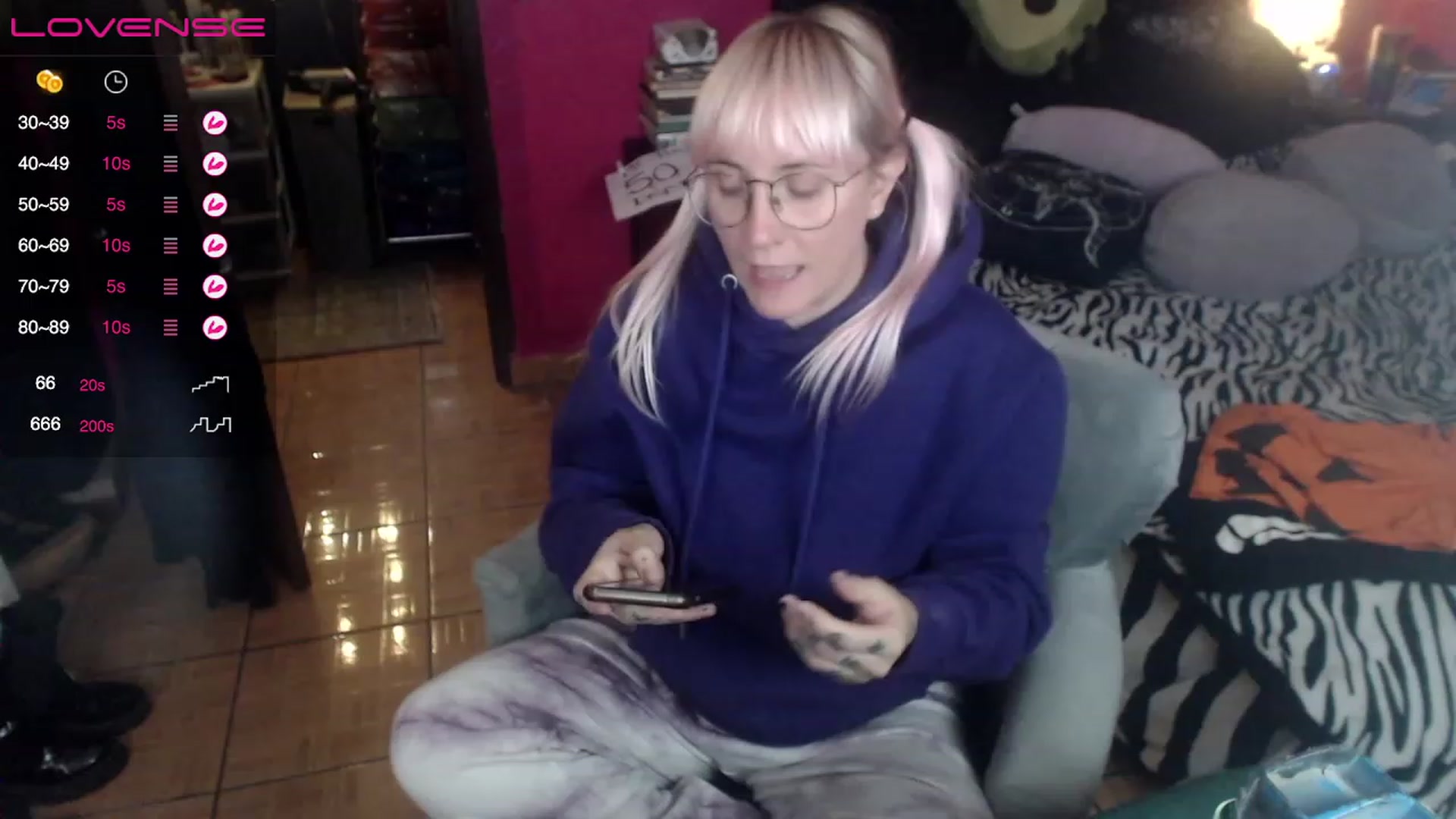 Gallery image thumbnail from AxeHallow's myfreecams stream on, 04/13/2023, 05:35 image 12 of 20