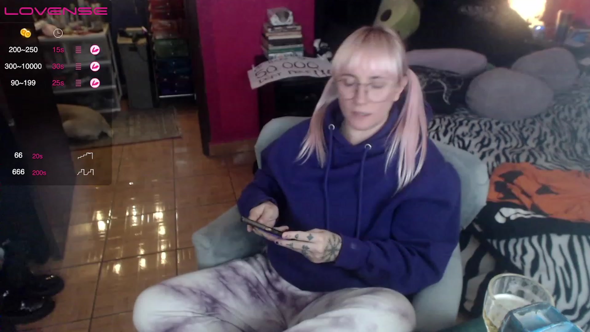 Gallery image thumbnail from AxeHallow's myfreecams stream on, 04/13/2023, 05:35 image 17 of 20