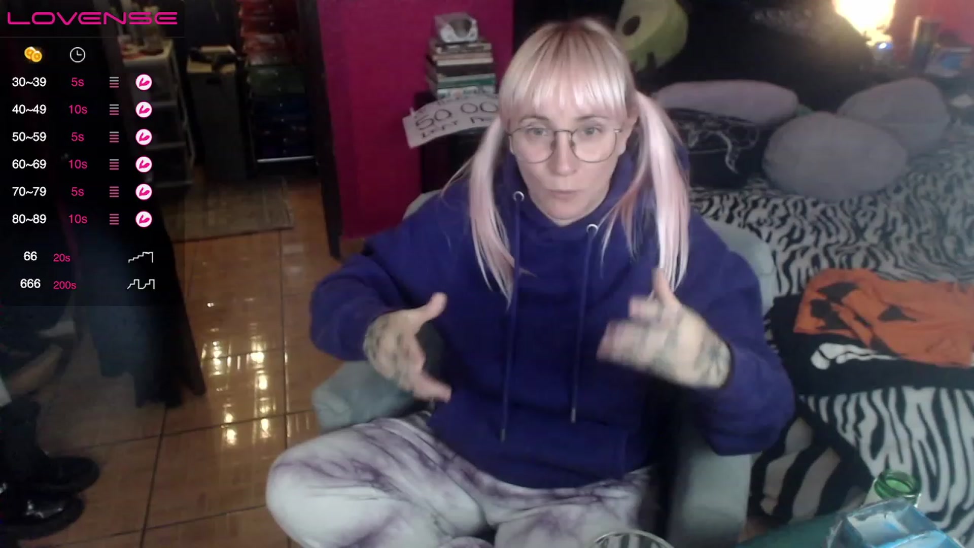 Gallery image thumbnail from AxeHallow's myfreecams stream on, 04/13/2023, 05:35 image 15 of 20