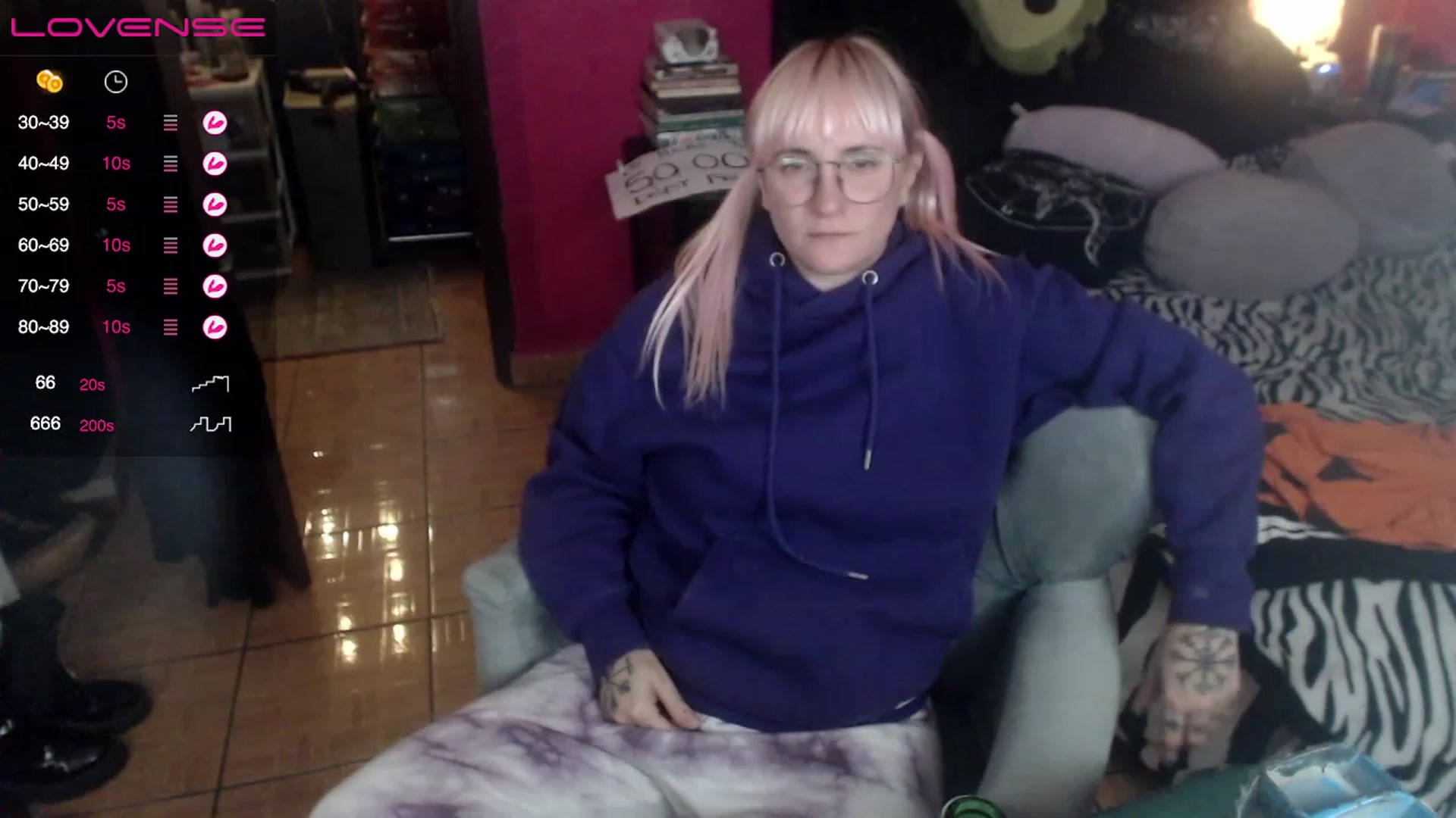 Gallery image thumbnail from AxeHallow's myfreecams stream on, 04/13/2023, 05:35 image 9 of 20
