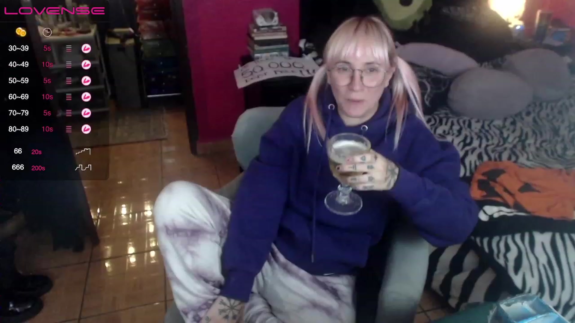 Gallery image thumbnail from AxeHallow's myfreecams stream on, 04/13/2023, 05:35 image 6 of 20
