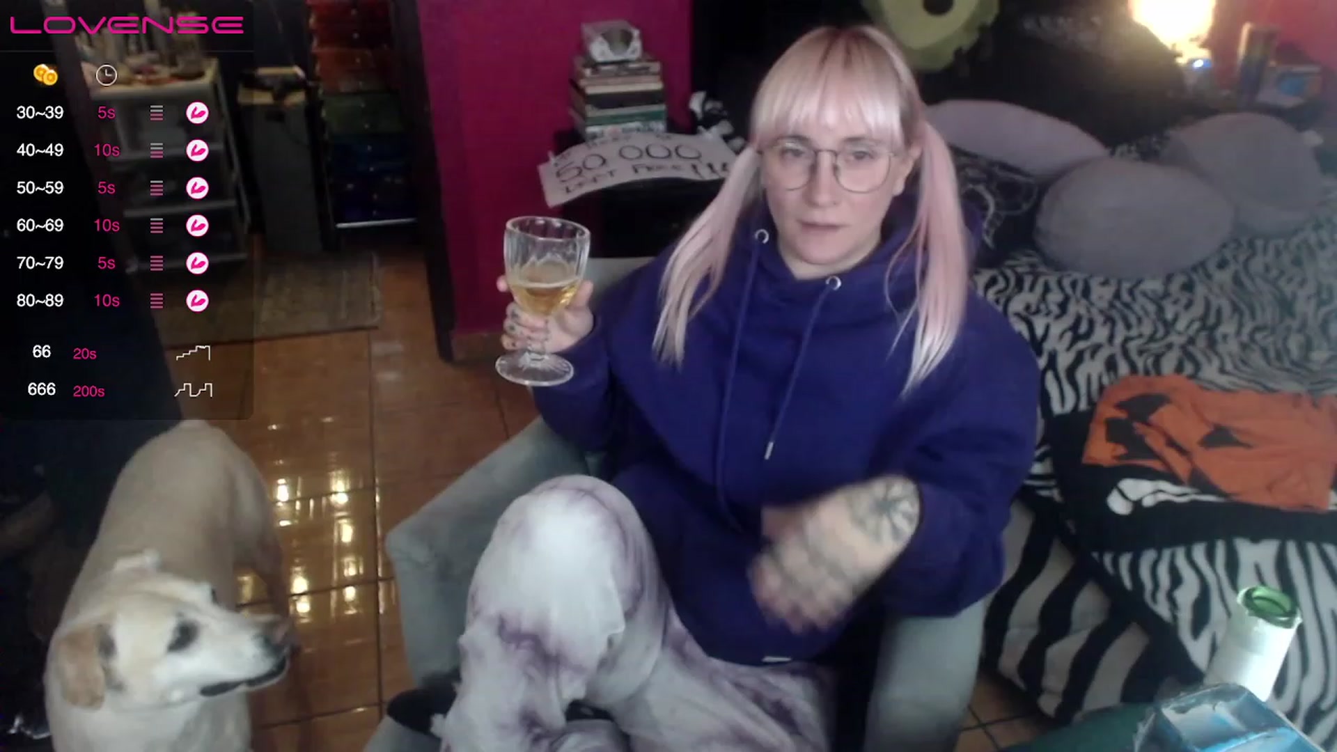 Gallery image thumbnail from AxeHallow's myfreecams stream on, 04/13/2023, 05:35 image 3 of 20
