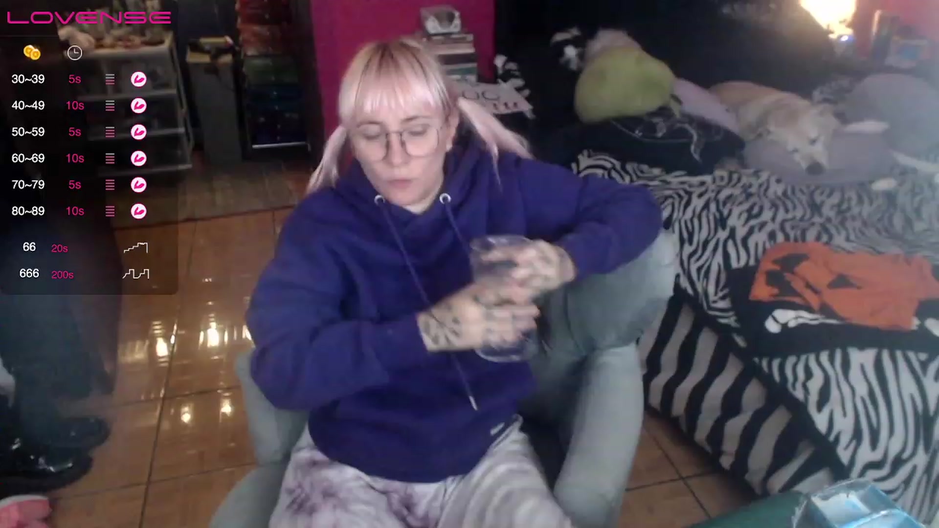 Gallery image thumbnail from AxeHallow's myfreecams stream on, 04/13/2023, 08:23 image 5 of 20