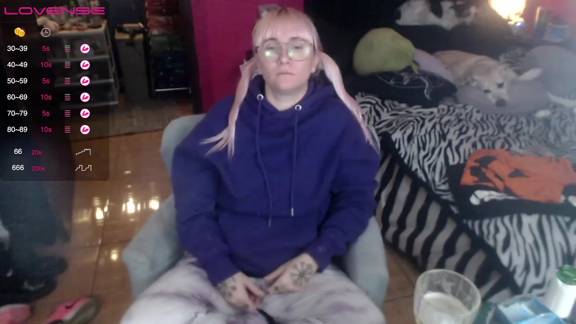 Gallery image thumbnail from AxeHallow's myfreecams stream on, 04/13/2023, 08:23 image 10 of 20