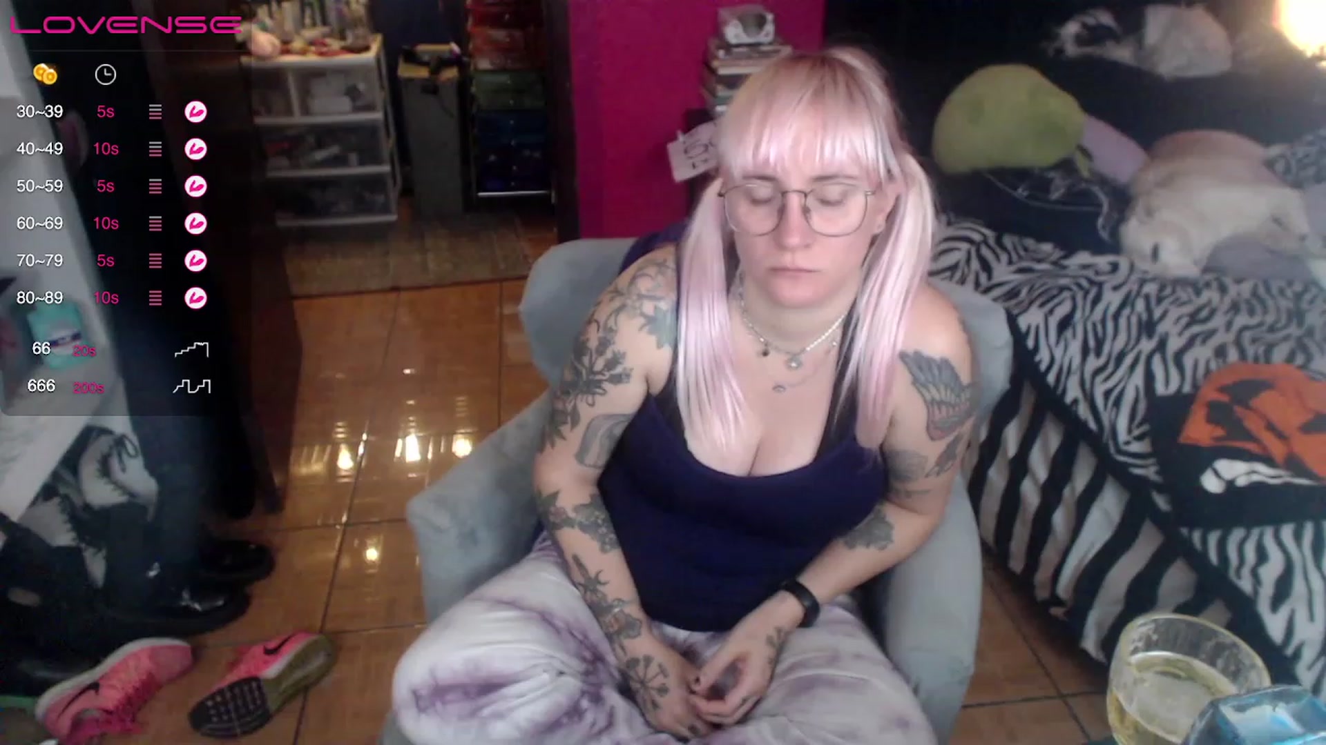 Gallery image thumbnail from AxeHallow's myfreecams stream on, 04/13/2023, 08:23 image 20 of 20