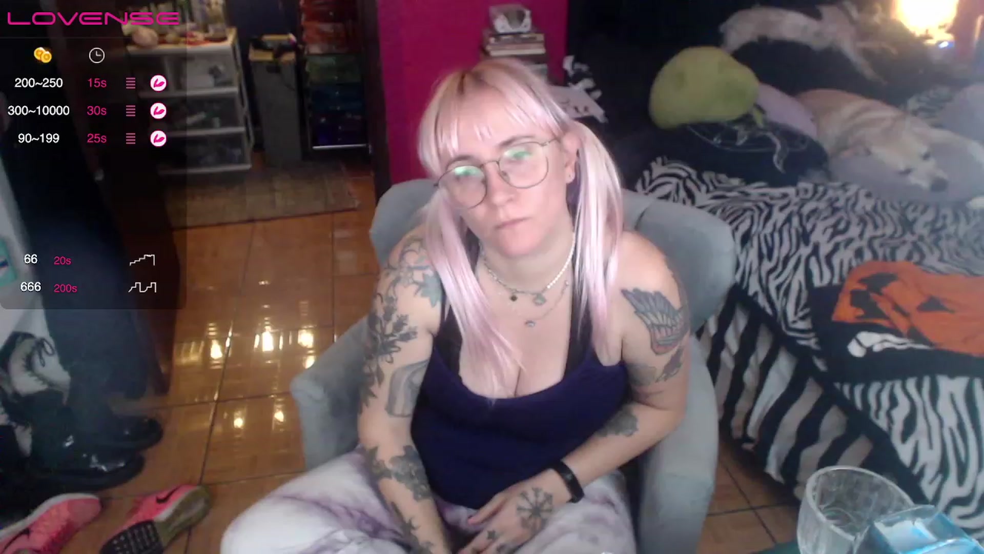 Gallery image thumbnail from AxeHallow's myfreecams stream on, 04/13/2023, 08:23 image 17 of 20