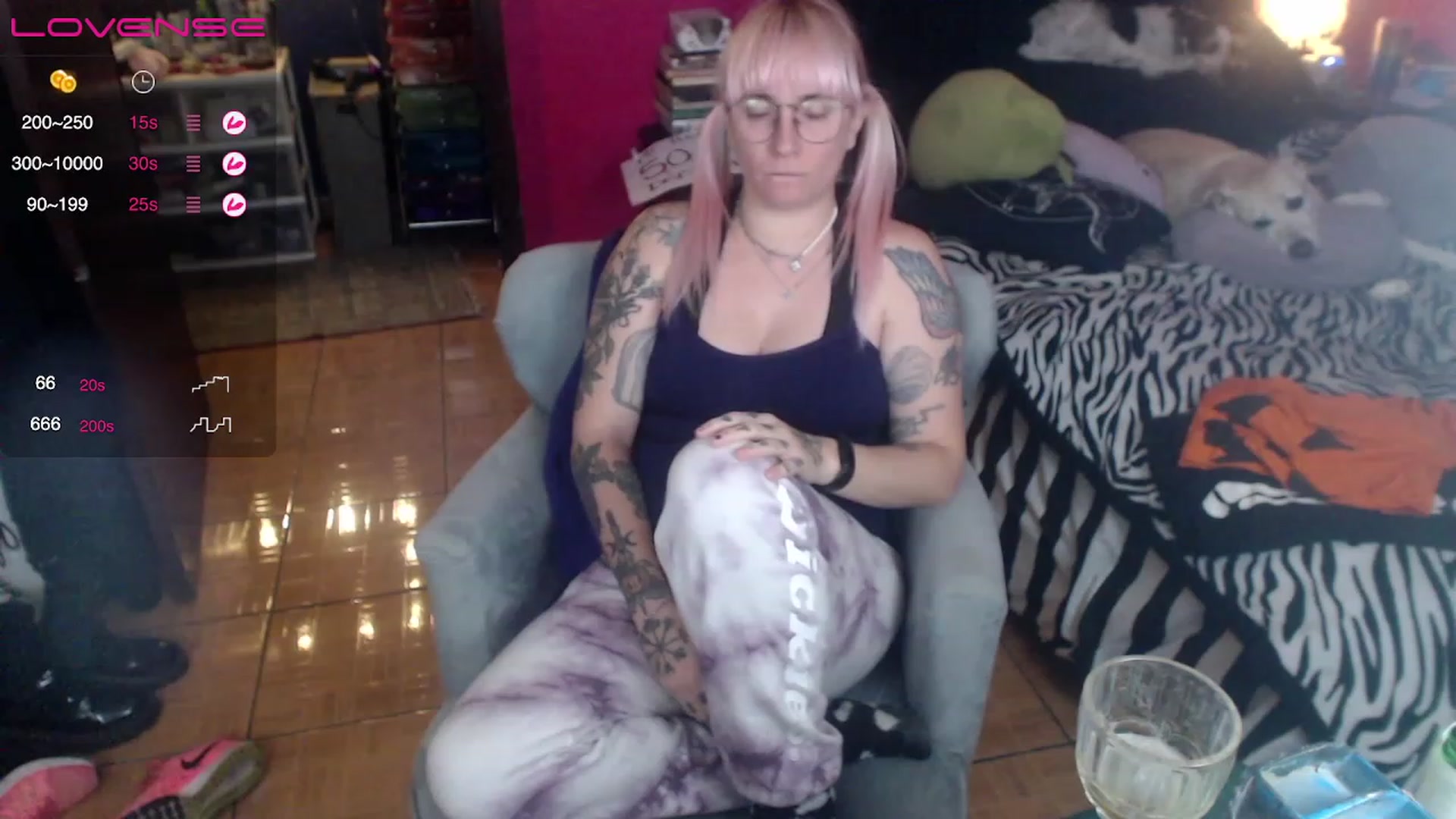 Gallery image thumbnail from AxeHallow's myfreecams stream on, 04/13/2023, 08:23 image 14 of 20