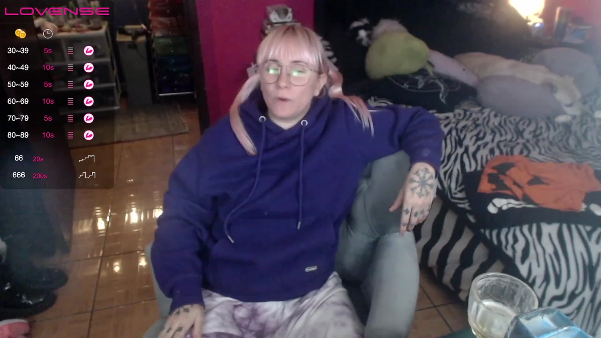 Gallery image thumbnail from AxeHallow's myfreecams stream on, 04/13/2023, 08:23 image 4 of 20