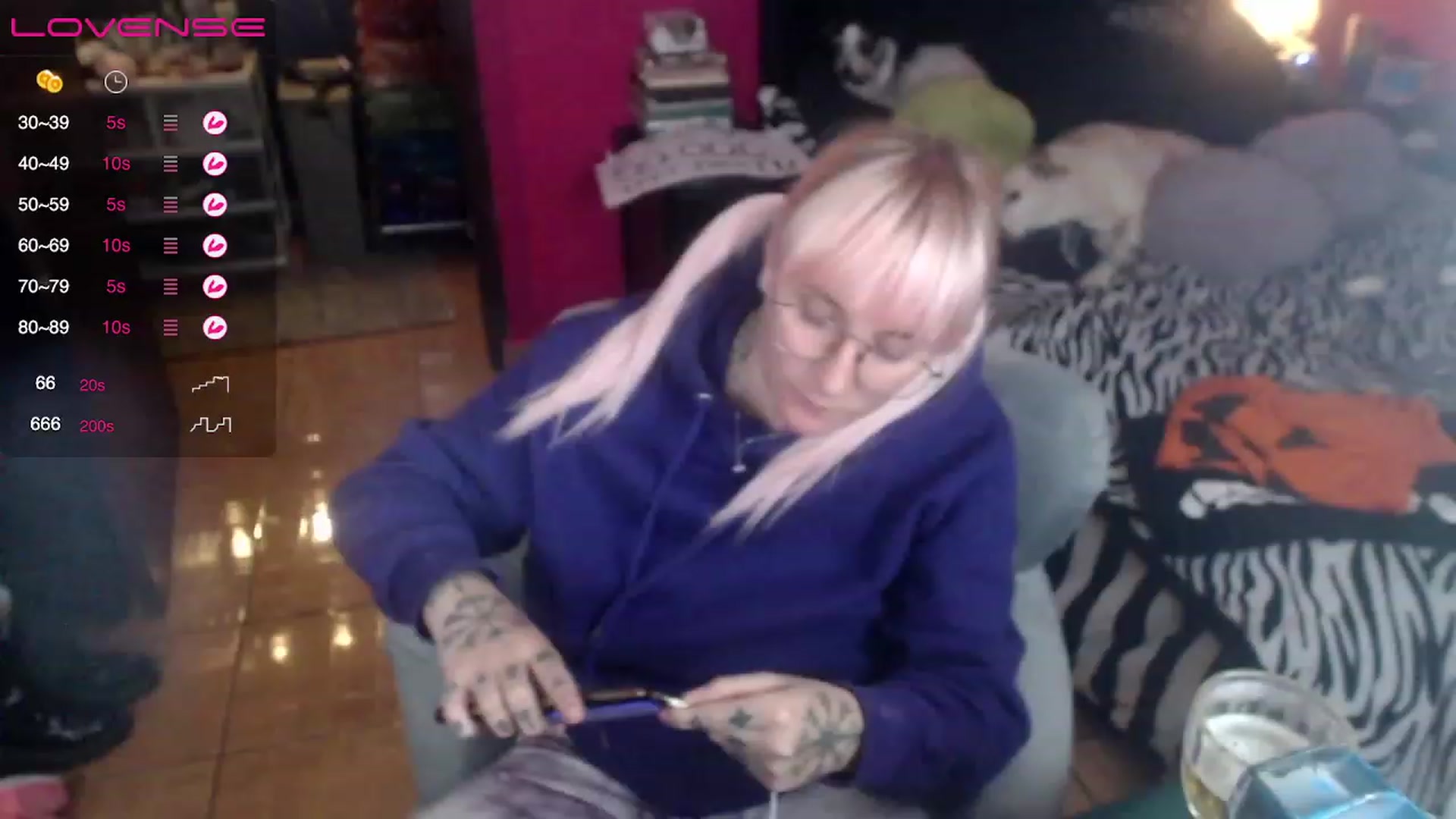 Gallery image thumbnail from AxeHallow's myfreecams stream on, 04/13/2023, 08:23 image 1 of 20
