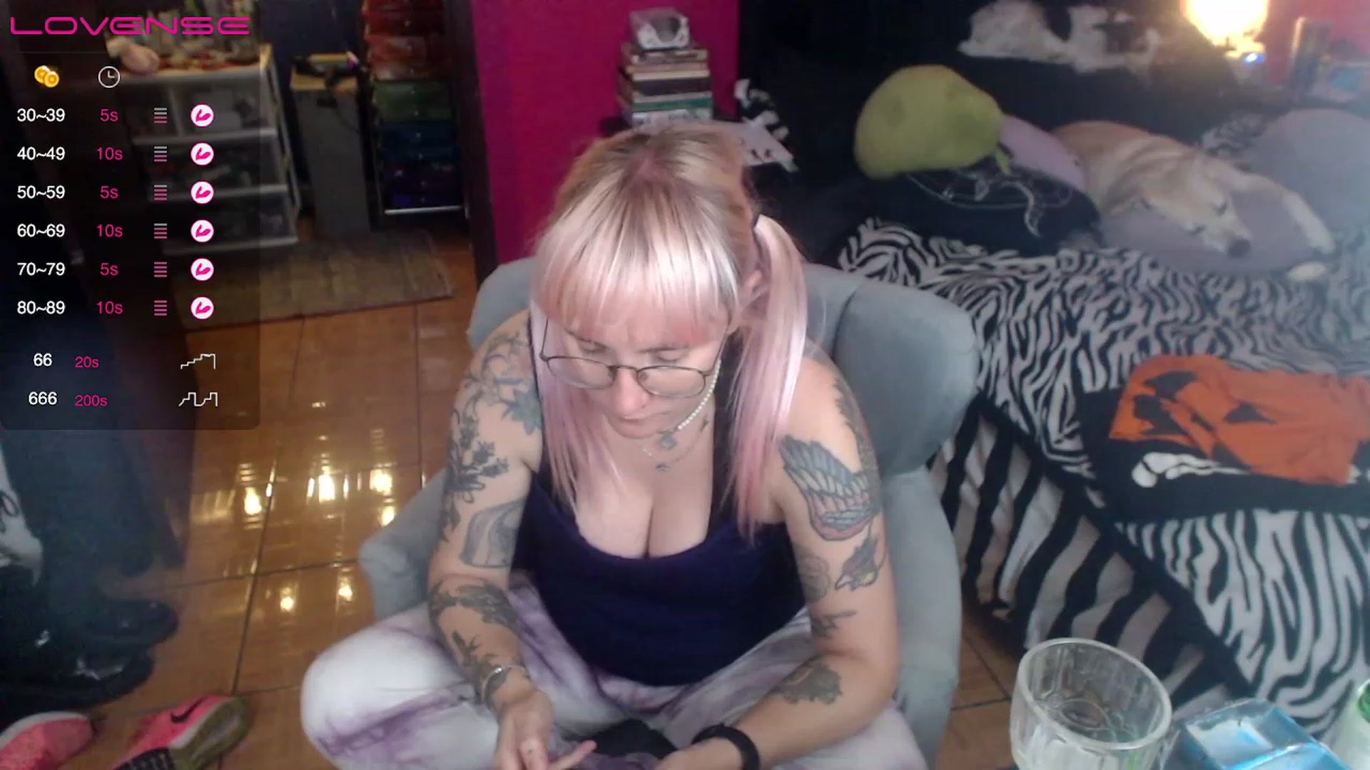 Gallery image thumbnail from AxeHallow's myfreecams stream on, 04/13/2023, 08:23 image 15 of 20