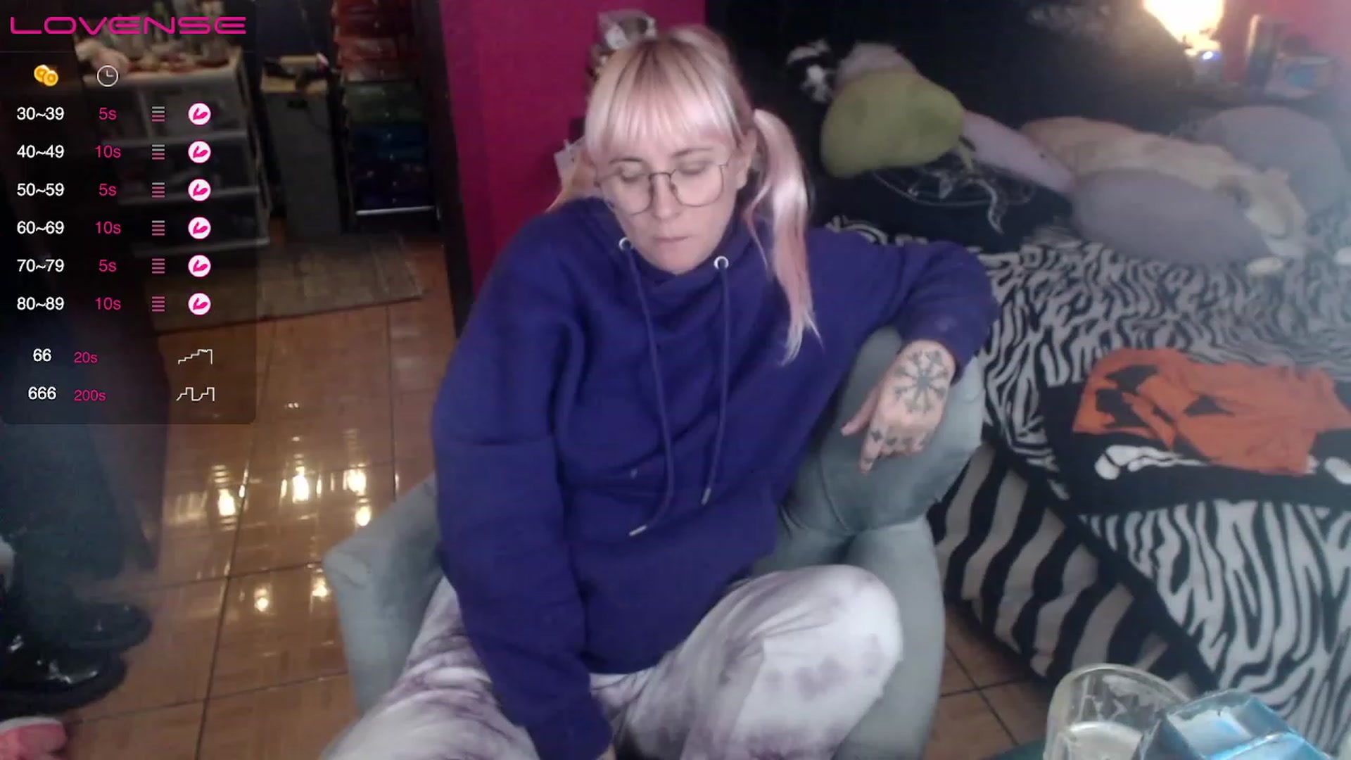 Gallery image thumbnail from AxeHallow's myfreecams stream on, 04/13/2023, 08:23 image 3 of 20