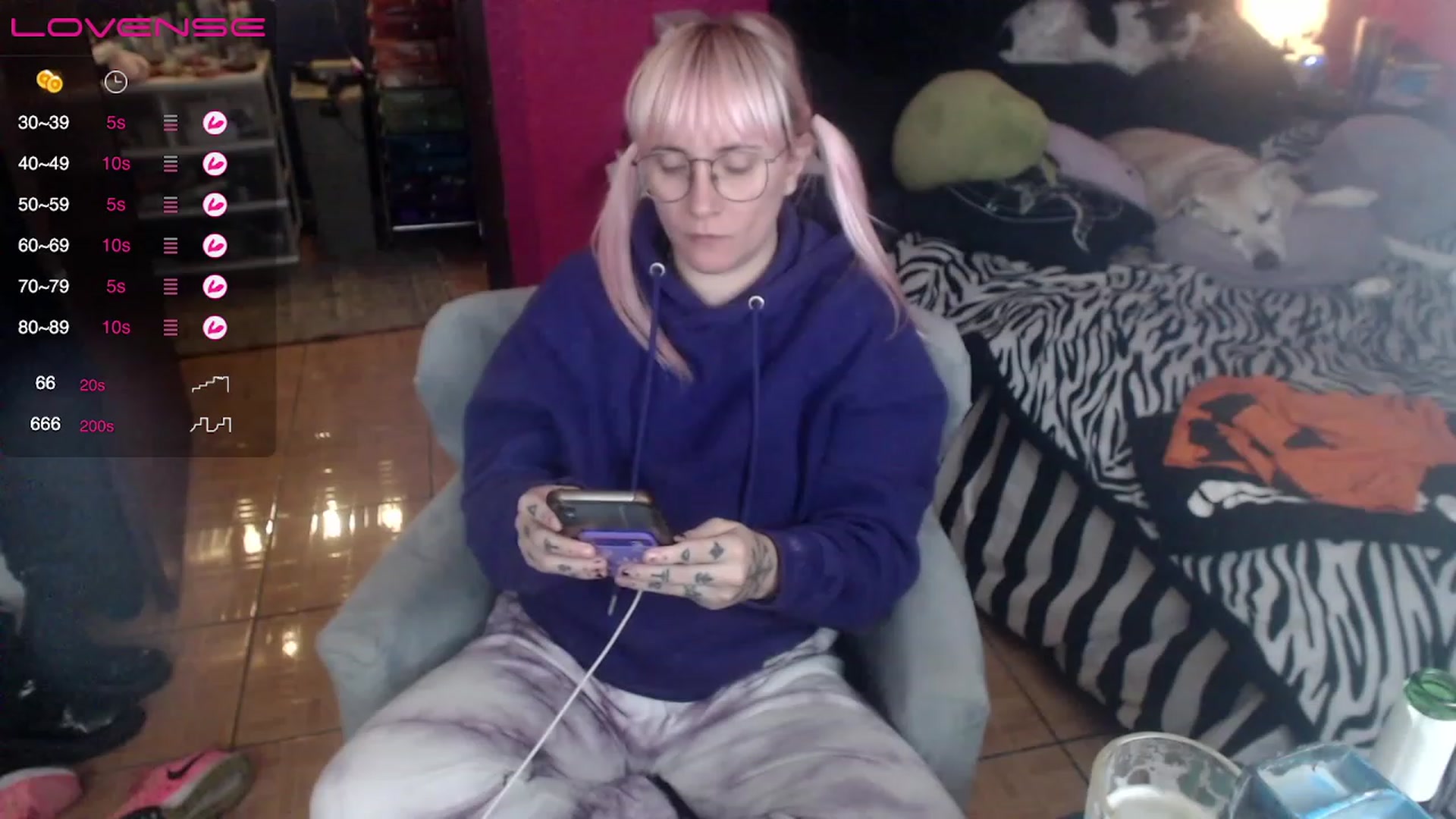 Gallery image thumbnail from AxeHallow's myfreecams stream on, 04/13/2023, 08:23 image 9 of 20