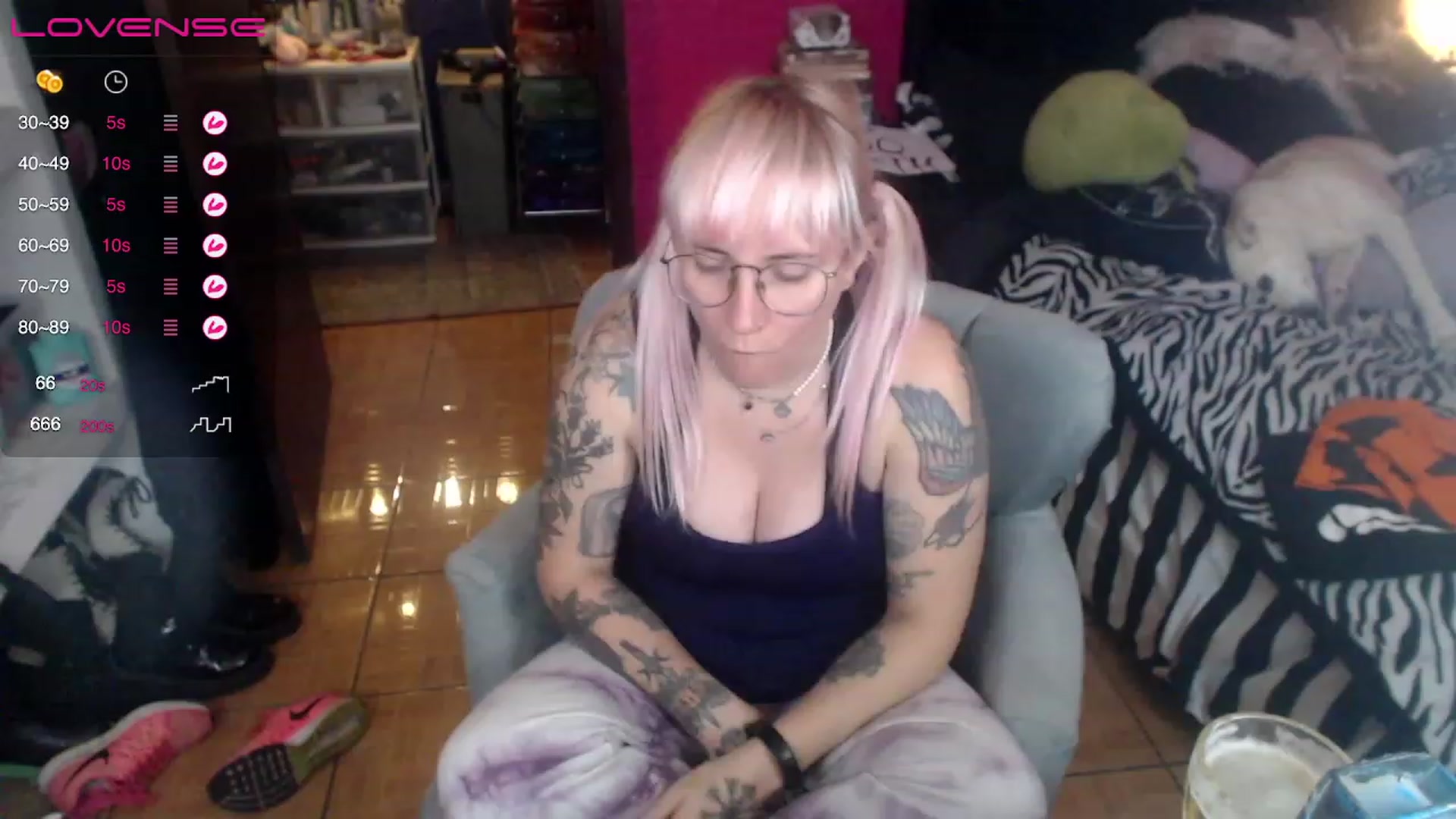 Gallery image thumbnail from AxeHallow's myfreecams stream on, 04/13/2023, 08:23 image 19 of 20