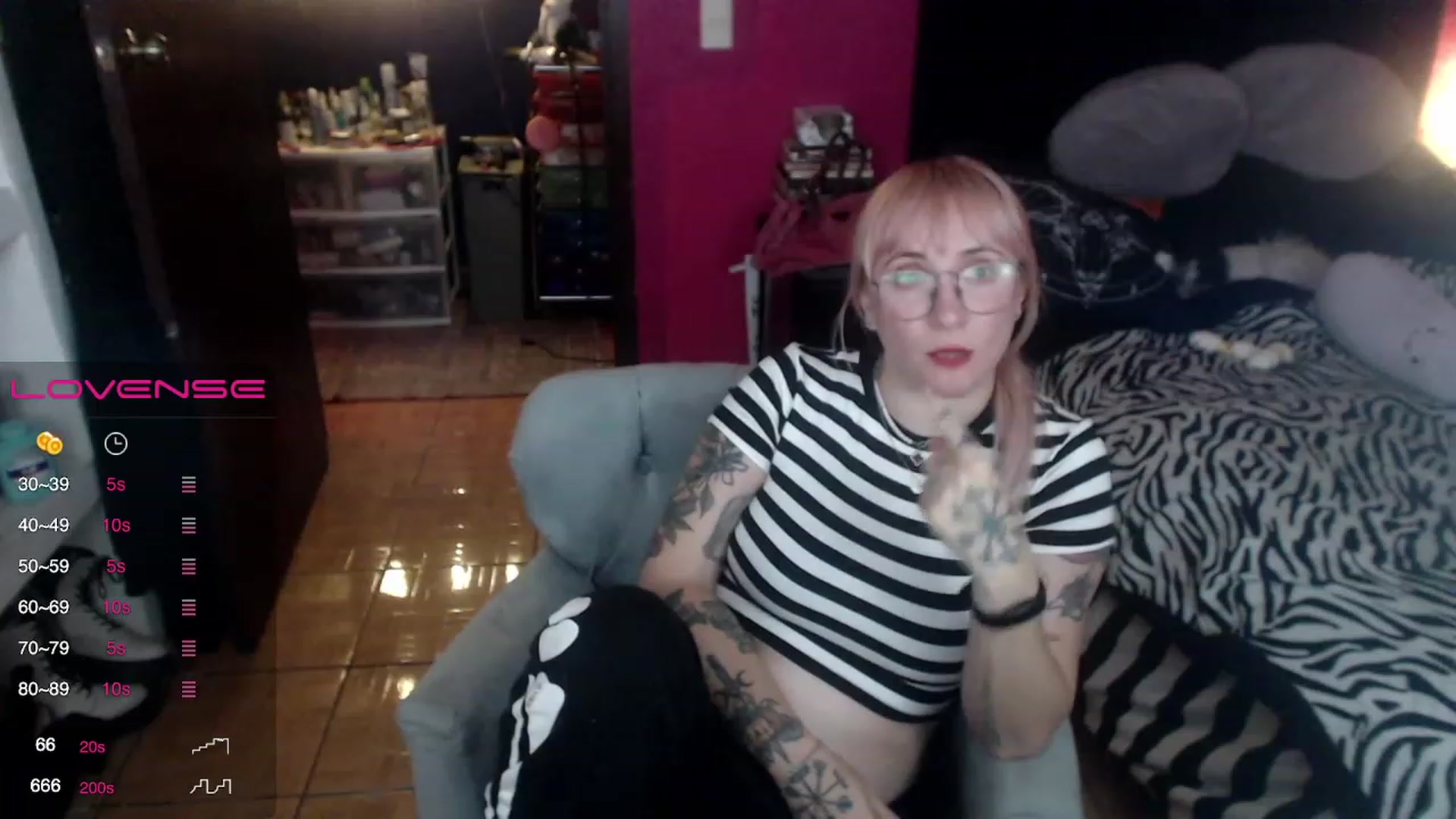 Gallery image thumbnail from AxeHallow's myfreecams stream on, 04/16/2023, 03:58 image 8 of 20