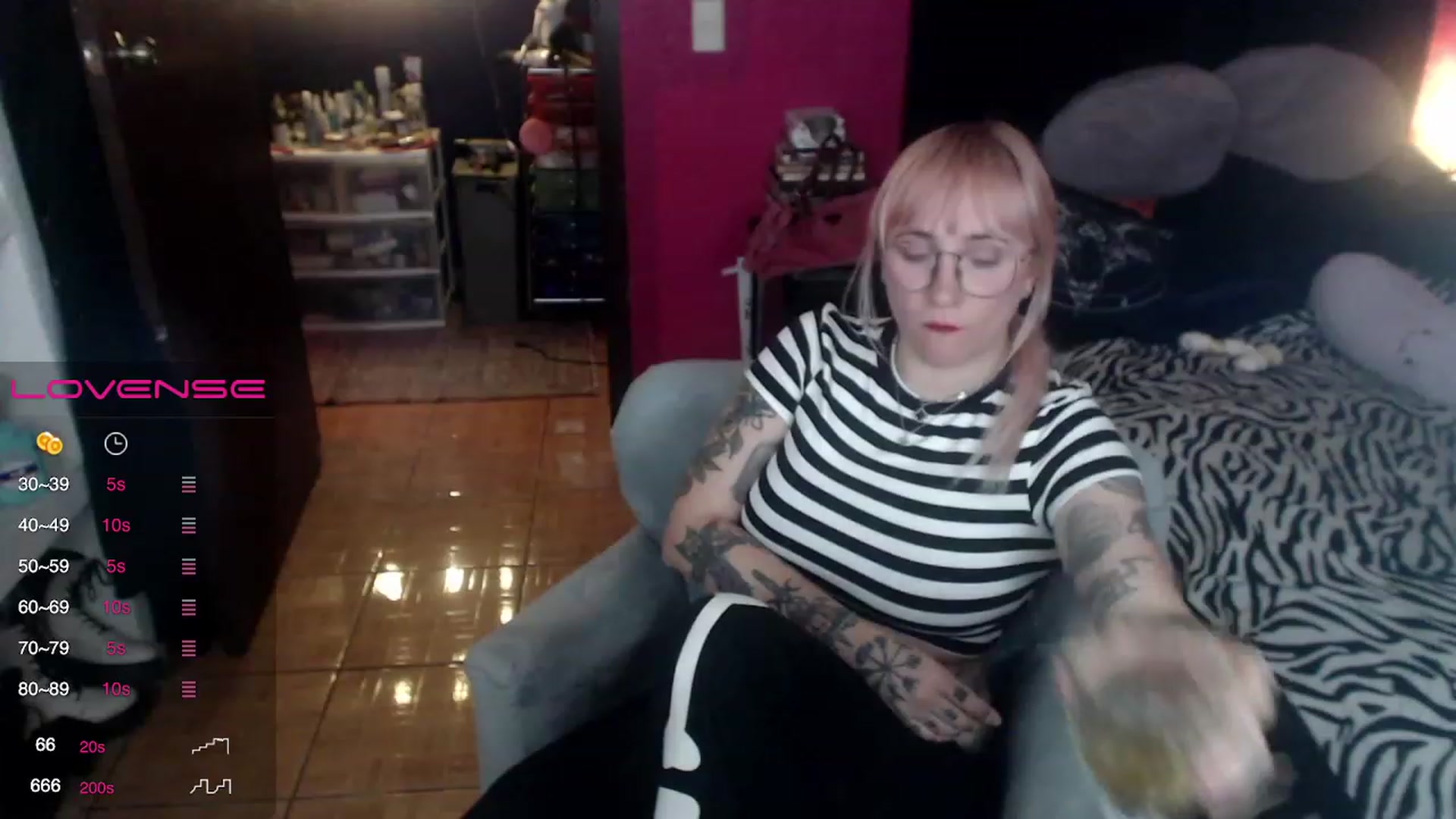 Gallery image thumbnail from AxeHallow's myfreecams stream on, 04/16/2023, 03:58 image 13 of 20