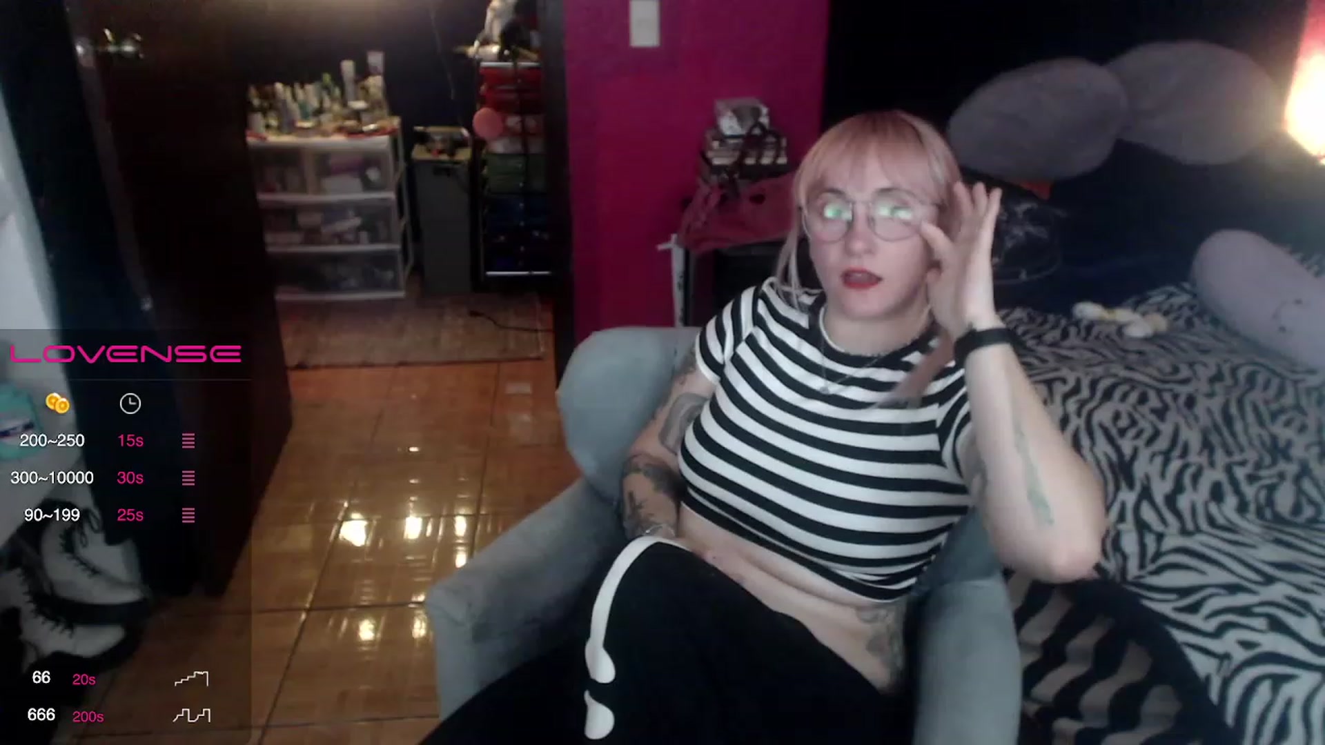 Gallery image thumbnail from AxeHallow's myfreecams stream on, 04/16/2023, 03:58 image 14 of 20