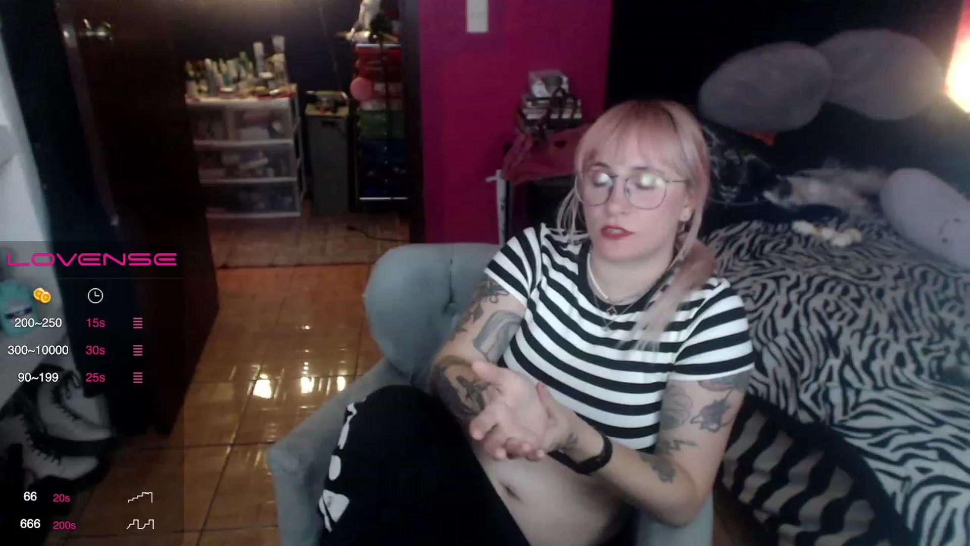 Gallery image thumbnail from AxeHallow's myfreecams stream on, 04/16/2023, 03:58 image 11 of 20