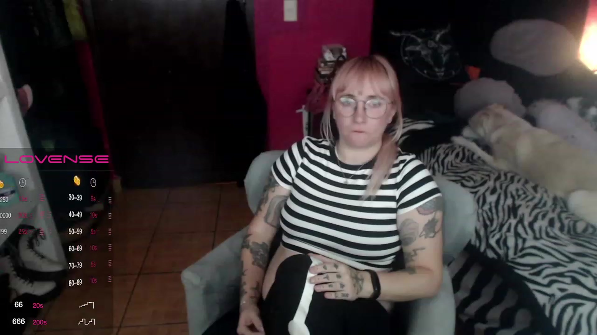 Gallery image thumbnail from AxeHallow's myfreecams stream on, 04/16/2023, 03:58 image 17 of 20