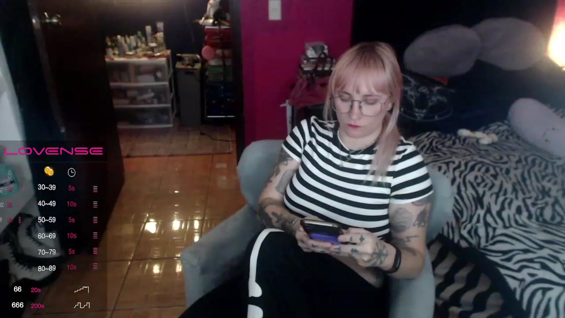Gallery image thumbnail from AxeHallow's myfreecams stream on, 04/16/2023, 03:58 image 12 of 20