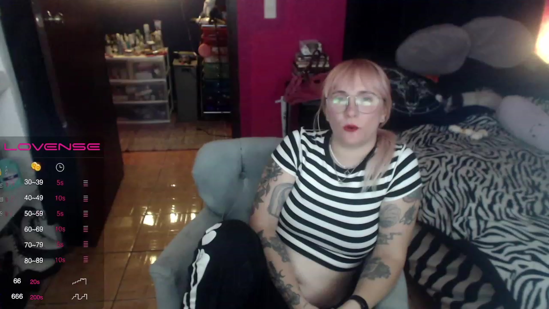 Gallery image thumbnail from AxeHallow's myfreecams stream on, 04/16/2023, 03:58 image 7 of 20