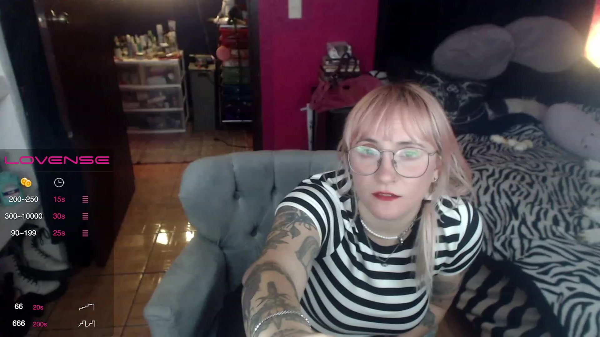 Gallery image thumbnail from AxeHallow's myfreecams stream on, 04/16/2023, 03:58 image 1 of 20