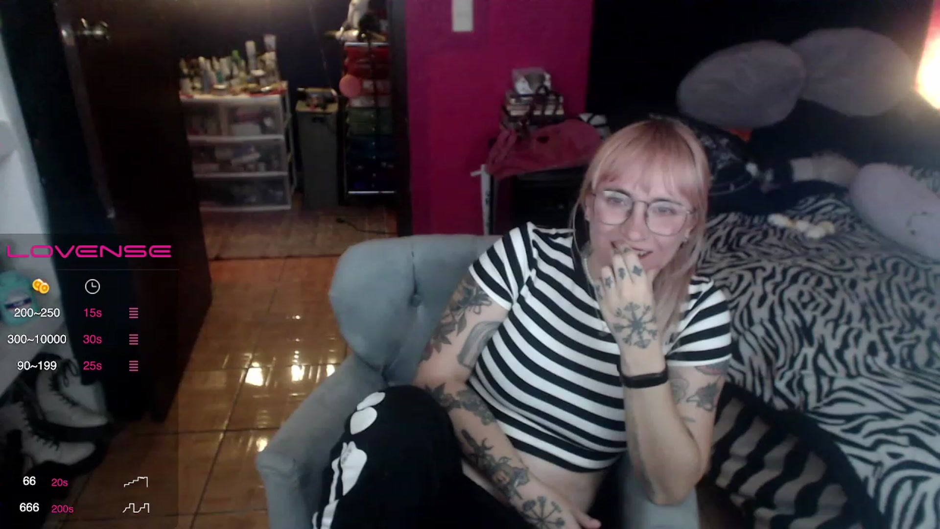 Gallery image thumbnail from AxeHallow's myfreecams stream on, 04/16/2023, 03:58 image 9 of 20