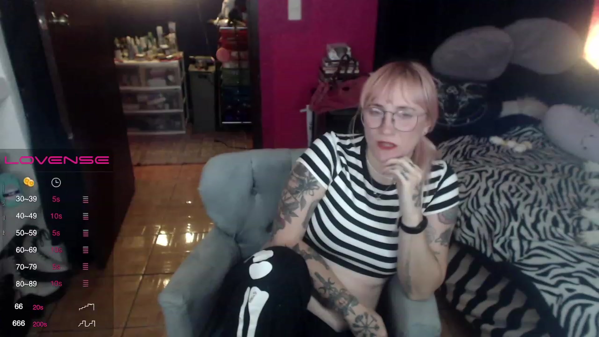 Gallery image thumbnail from AxeHallow's myfreecams stream on, 04/16/2023, 03:58 image 2 of 20