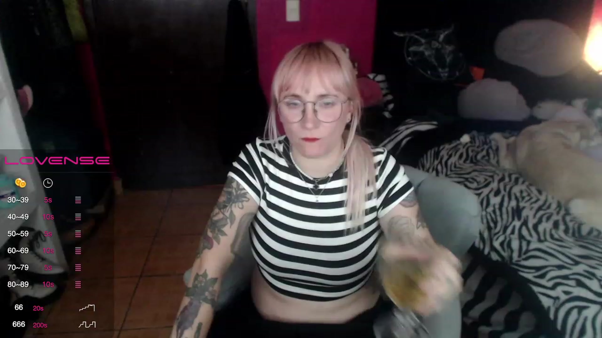 Gallery image thumbnail from AxeHallow's myfreecams stream on, 04/16/2023, 03:58 image 18 of 20