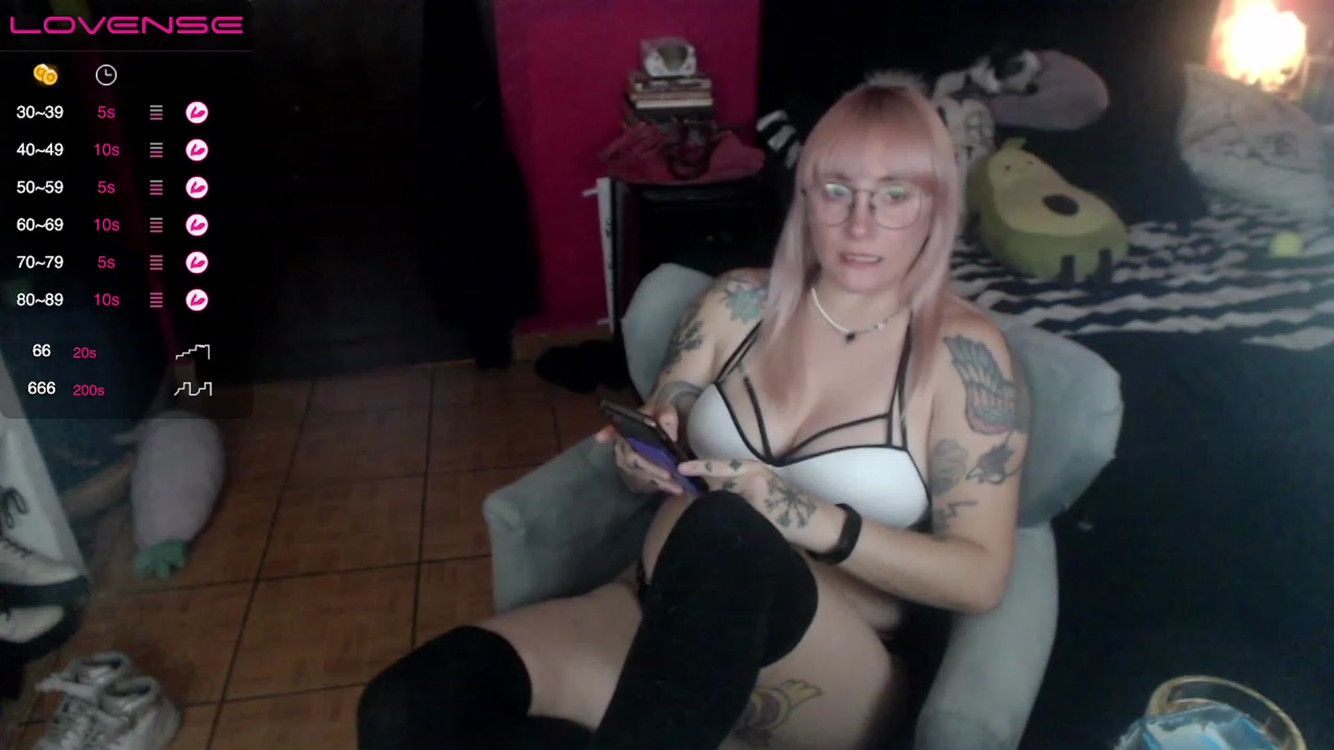 Gallery image thumbnail from AxeHallow's myfreecams stream on, 04/22/2023, 01:57 image 8 of 20
