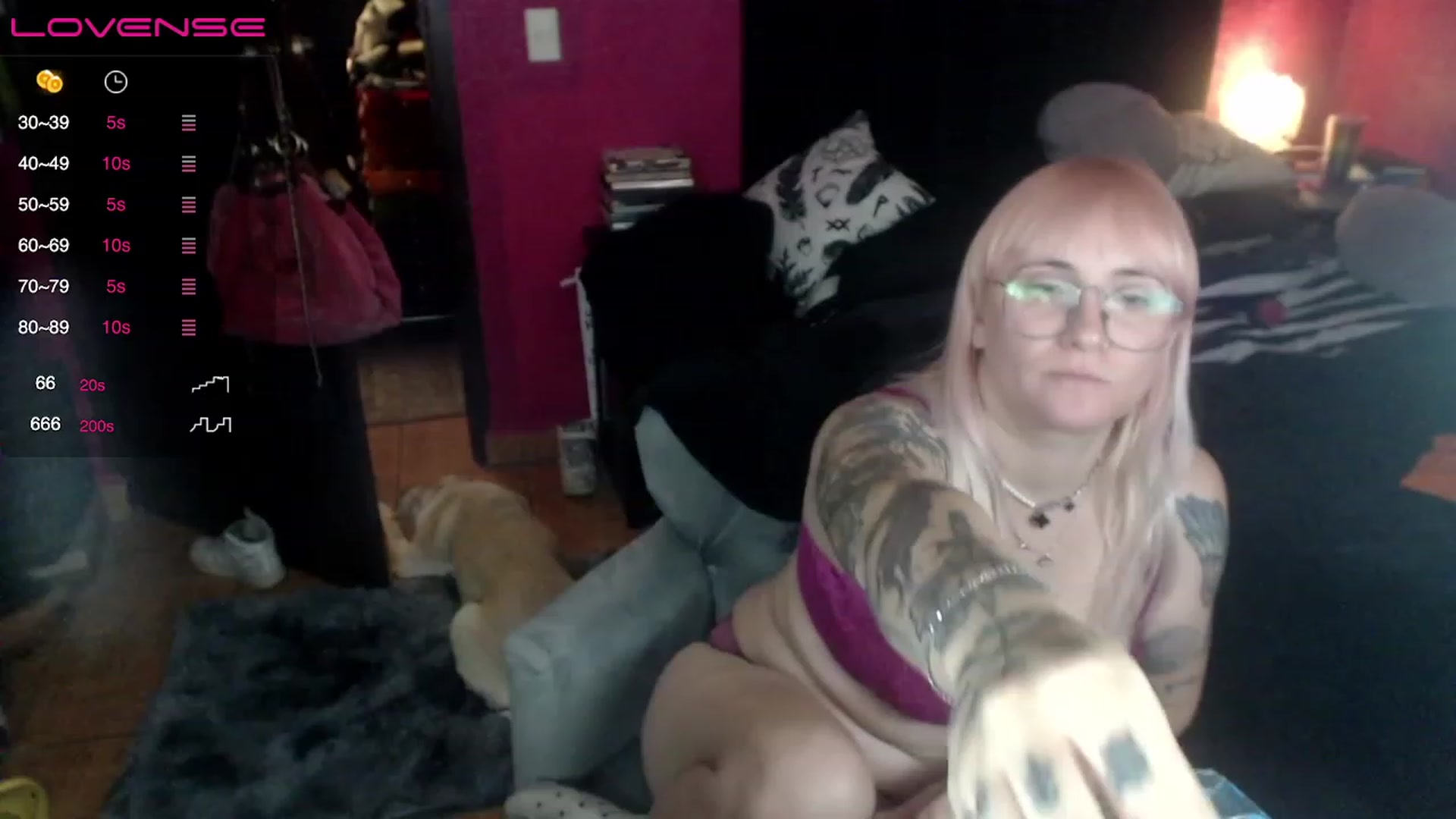 Gallery image thumbnail from AxeHallow's myfreecams stream on, 04/27/2023, 05:04 image 15 of 20