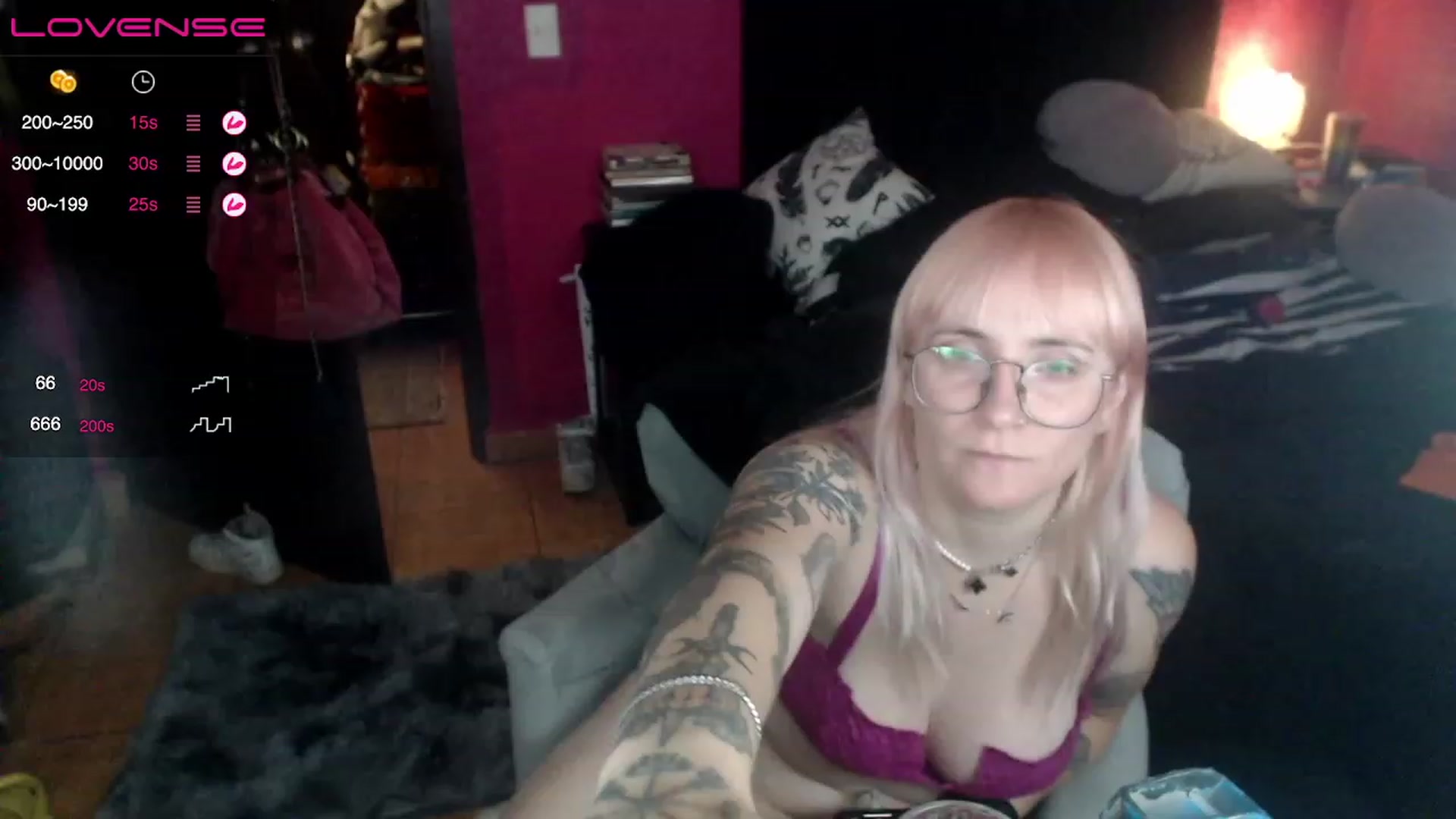 Gallery image thumbnail from AxeHallow's myfreecams stream on, 04/27/2023, 05:04 image 17 of 20