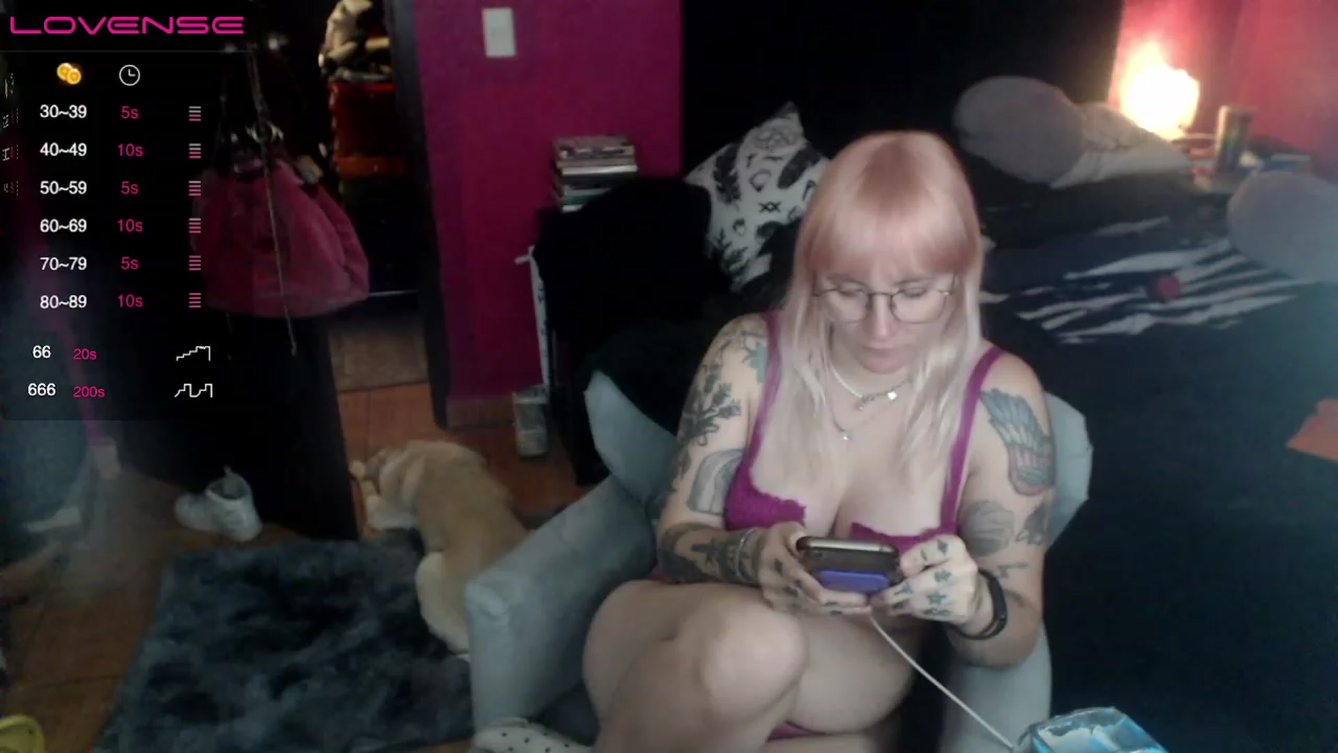 Gallery image thumbnail from AxeHallow's myfreecams stream on, 04/27/2023, 05:04 image 13 of 20
